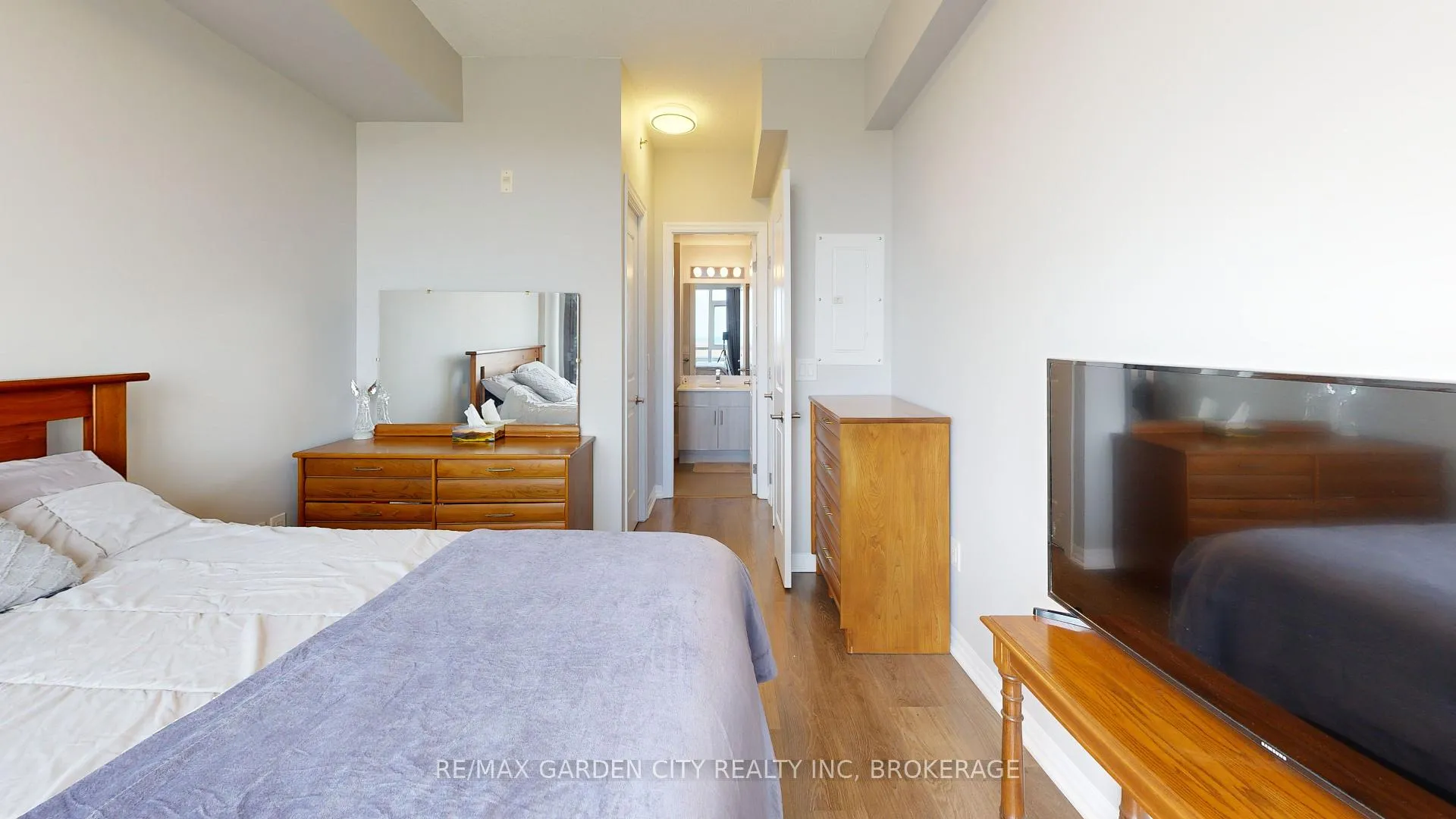 Photo 34 of Unit 304, 560 North Service Road, Grimsby, Grimsby Beach — HOMEH