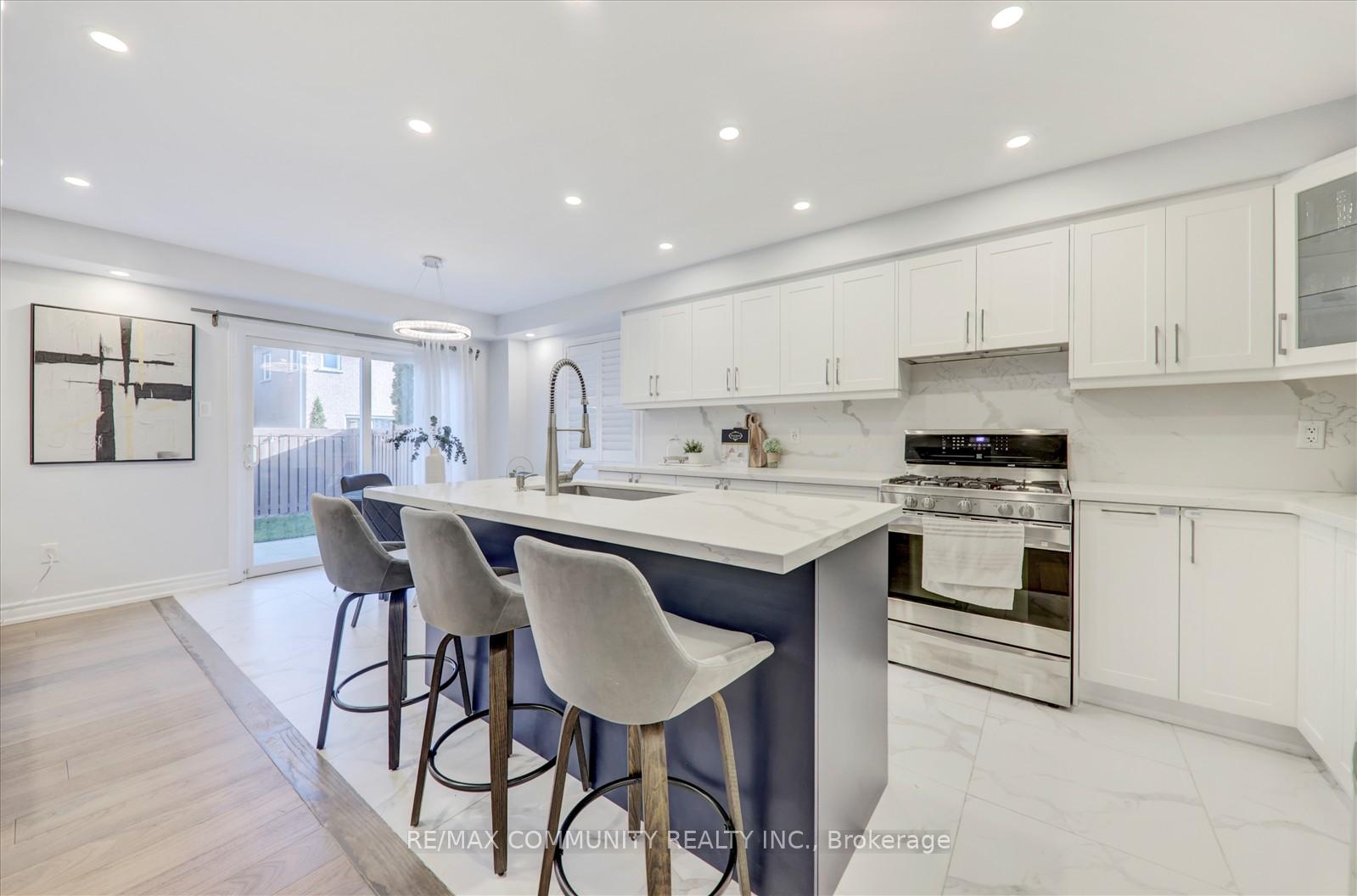 Photo 7 of 45 Barden Crescent, Ajax, Northeast Ajax — HOMEH