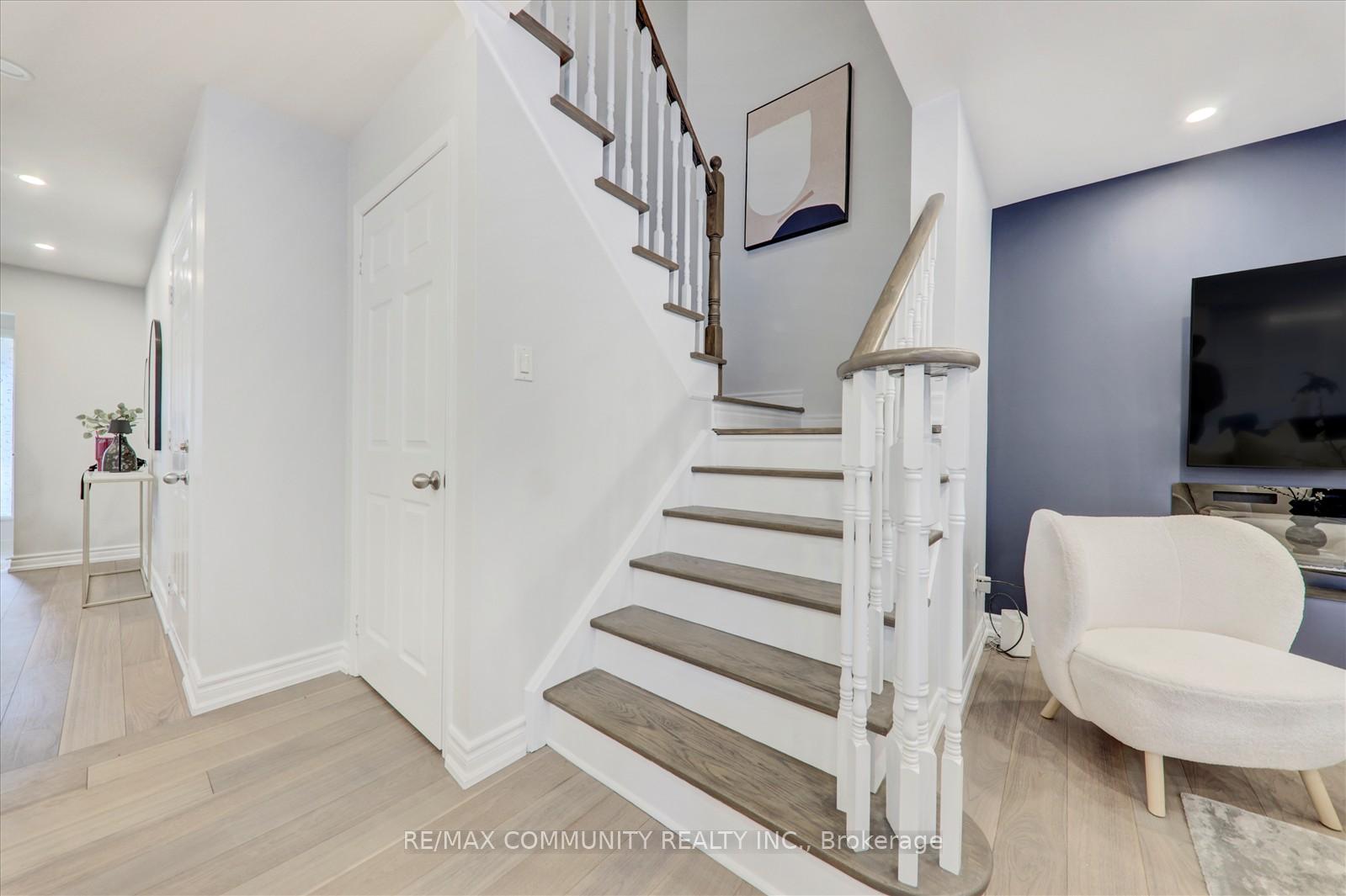 Photo 14 of 45 Barden Crescent, Ajax, Northeast Ajax — HOMEH