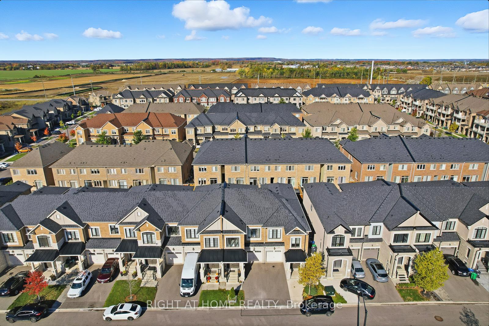 Photo 5 of 16 Angelfish Road, Brampton, Northwest Brampton — HOMEH