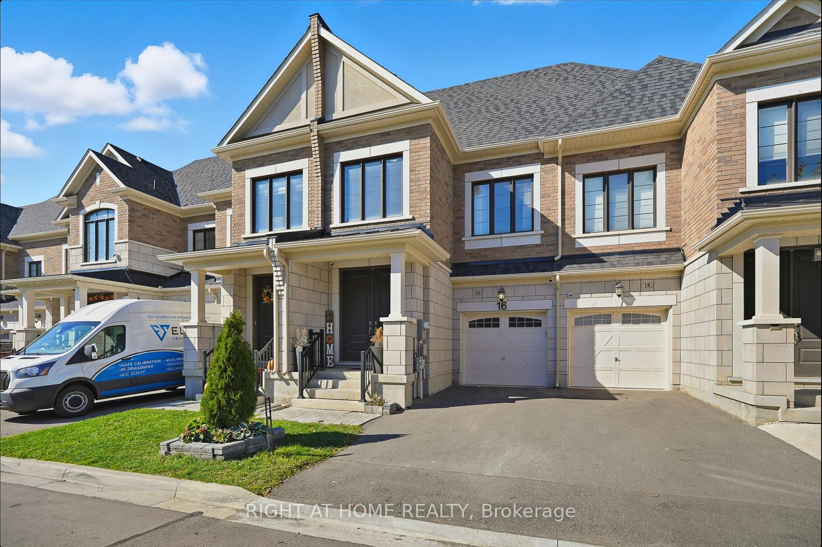 Photo 7 of 16 Angelfish Road, Brampton, Northwest Brampton — HOMEH