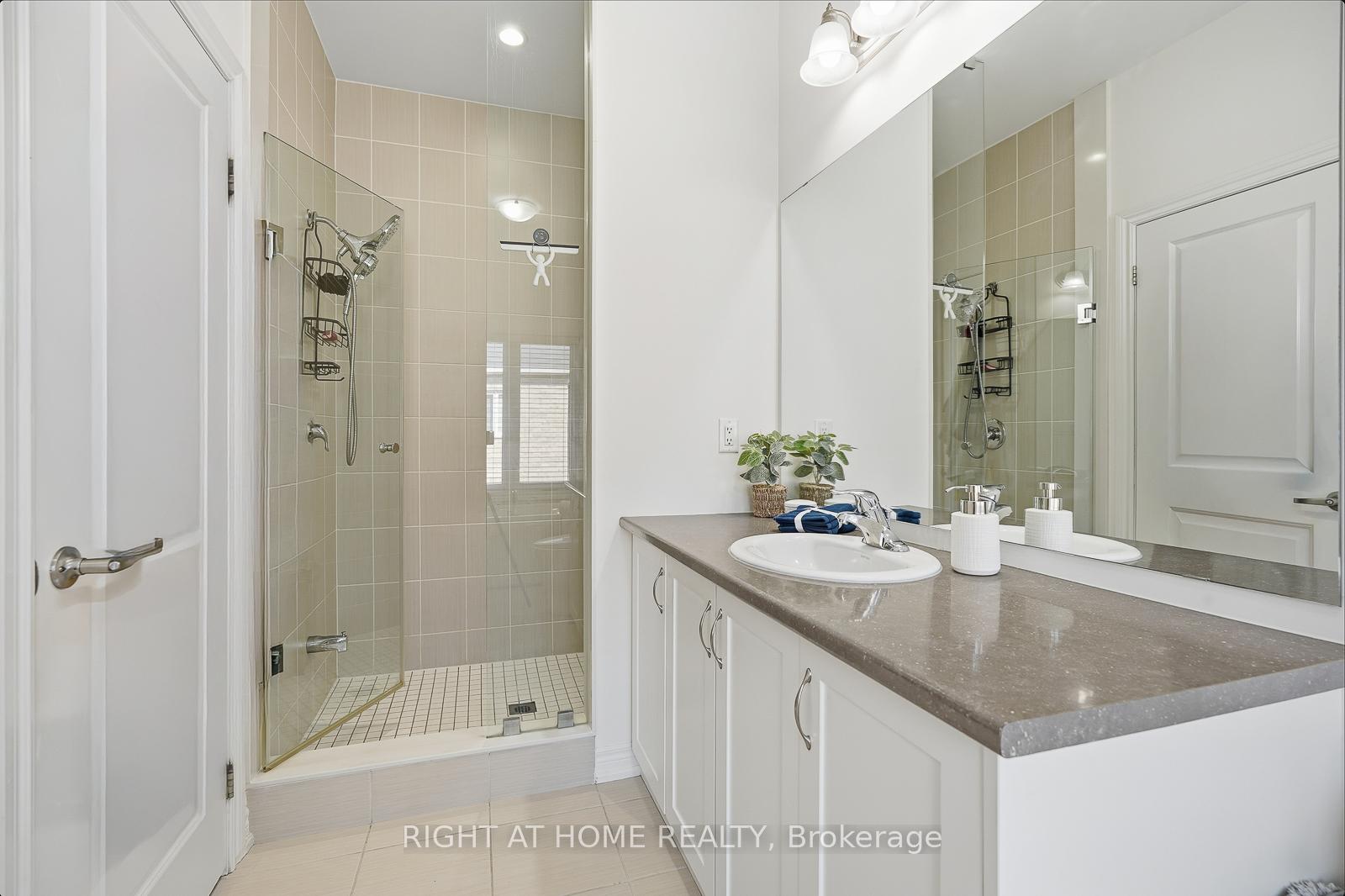 Photo 32 of 16 Angelfish Road, Brampton, Northwest Brampton — HOMEH