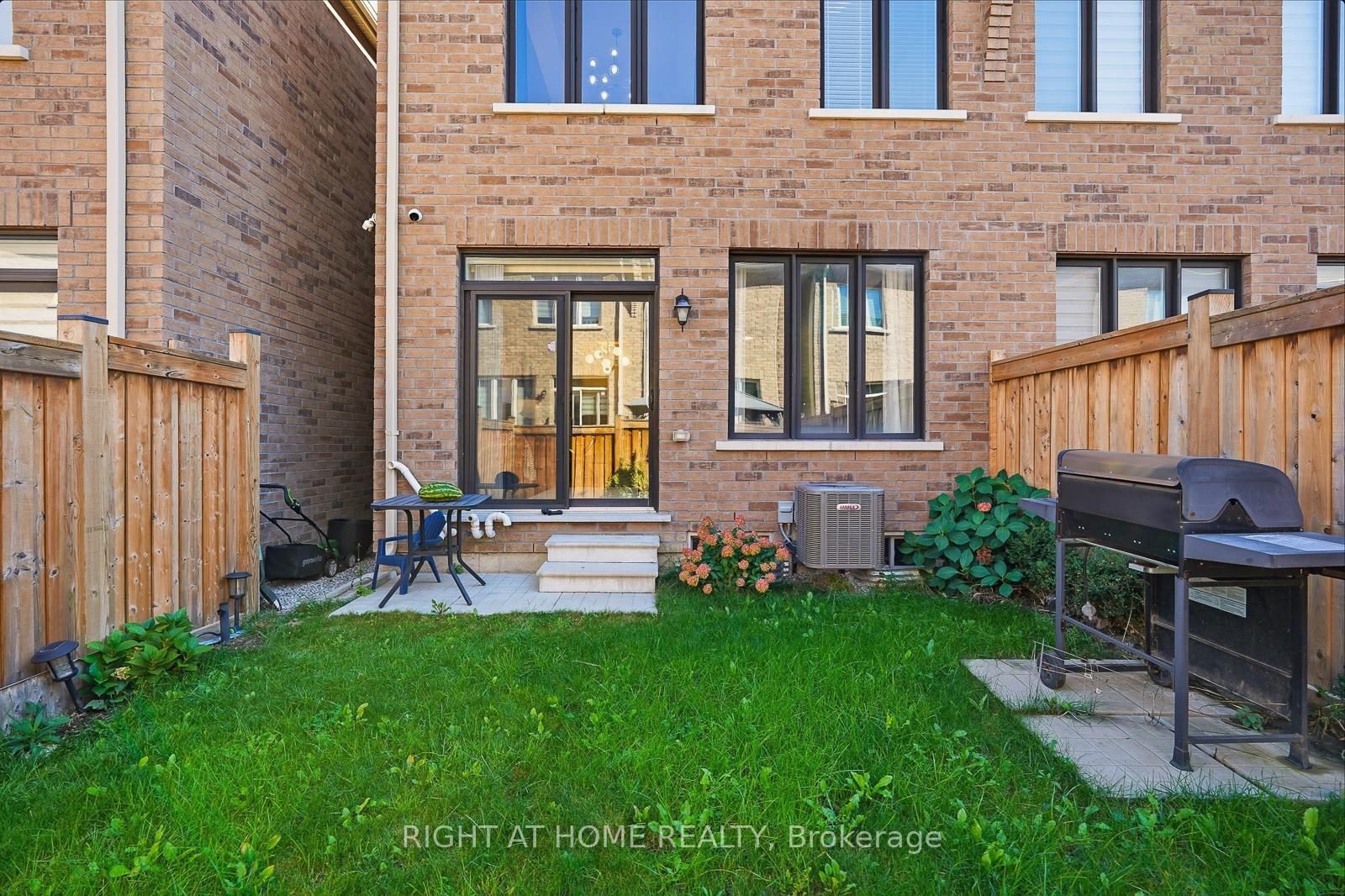 Photo 42 of 16 Angelfish Road, Brampton, Northwest Brampton — HOMEH