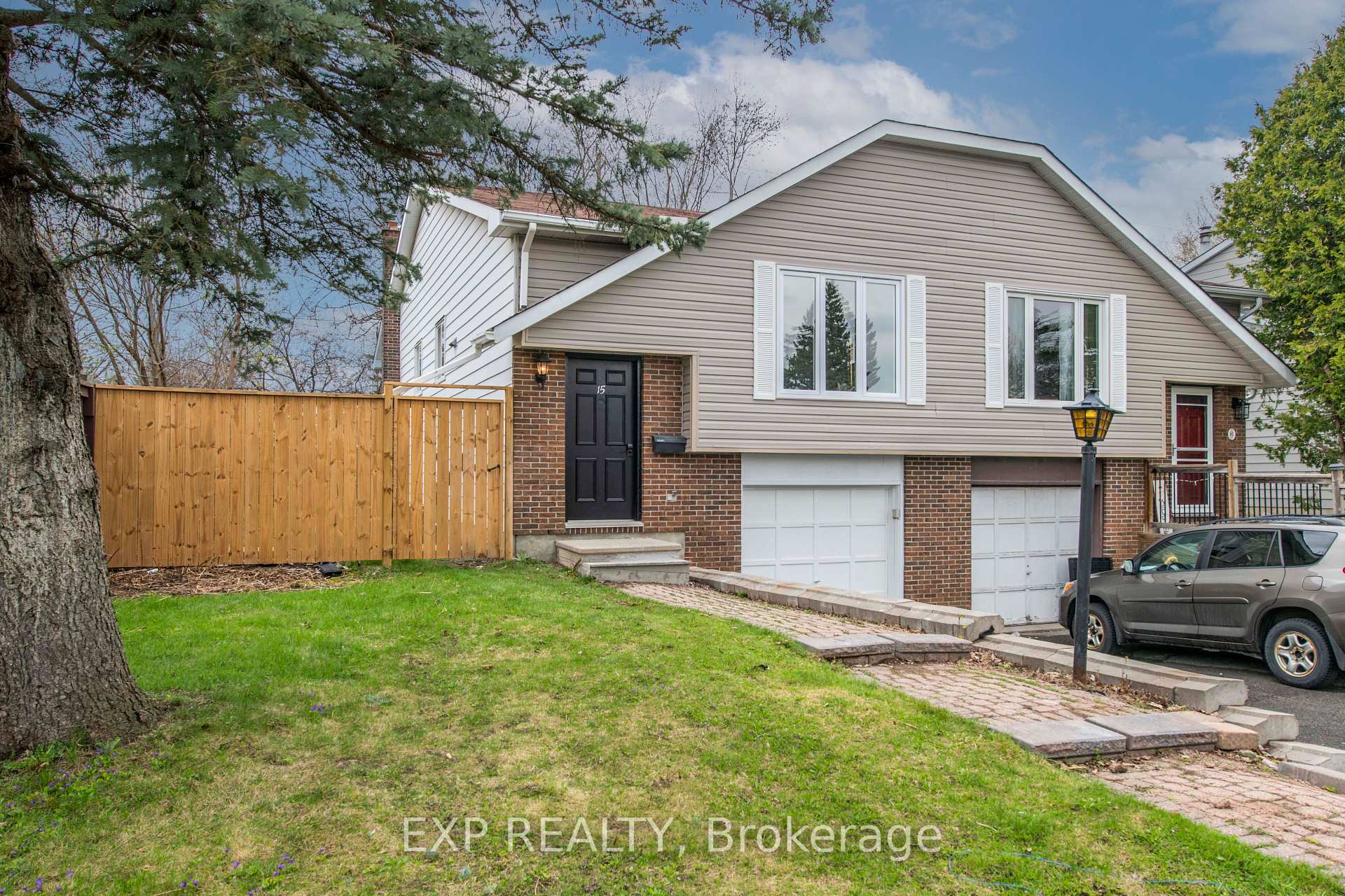 Photo 2 of 15 Kadeer Way, Ottawa, Barrhaven - Knollsbrook — HOMEH