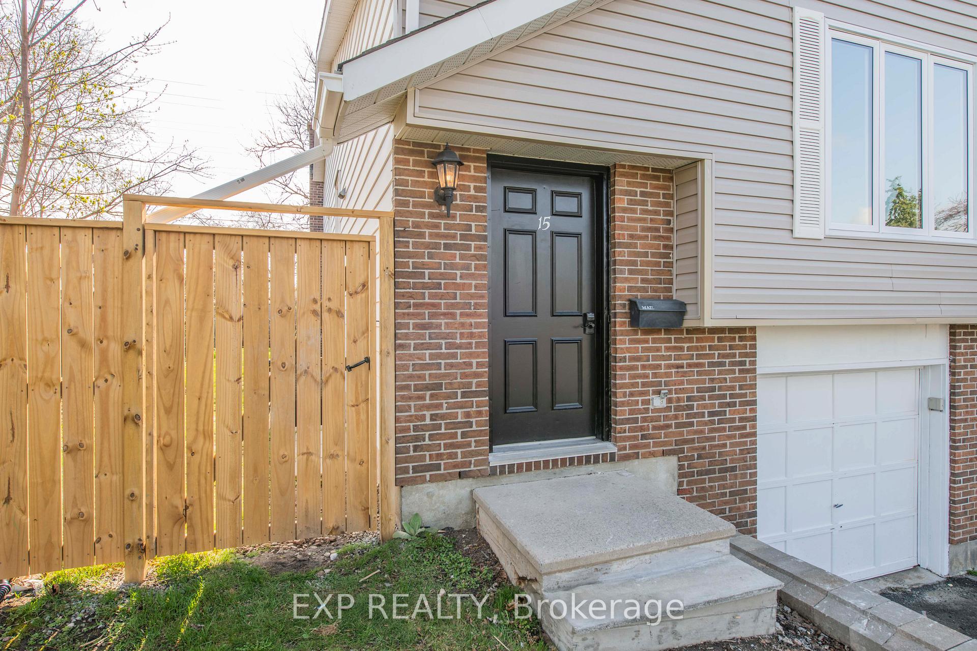 Photo 3 of 15 Kadeer Way, Ottawa, Barrhaven - Knollsbrook — HOMEH