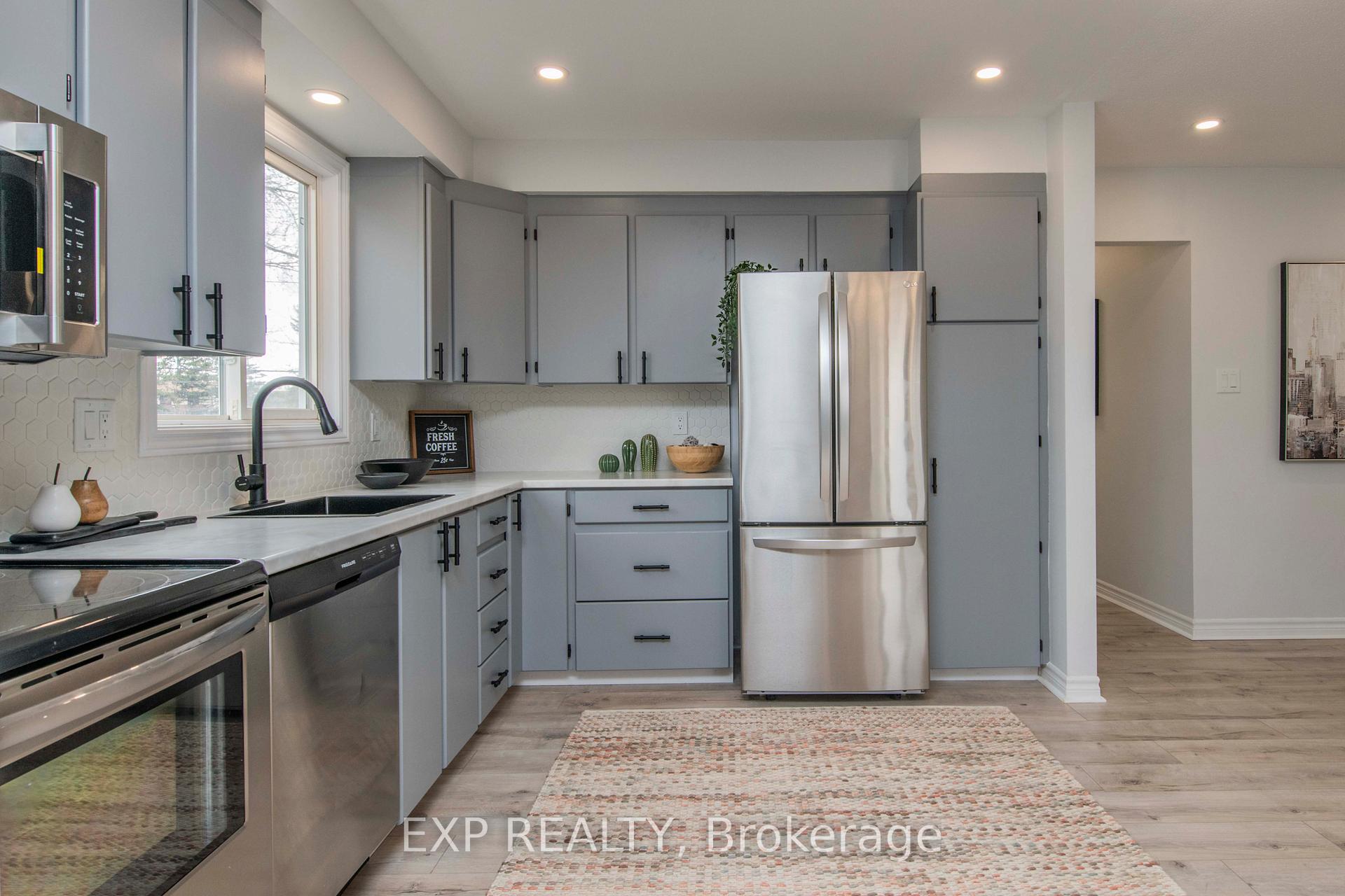 Photo 4 of 15 Kadeer Way, Ottawa, Barrhaven - Knollsbrook — HOMEH