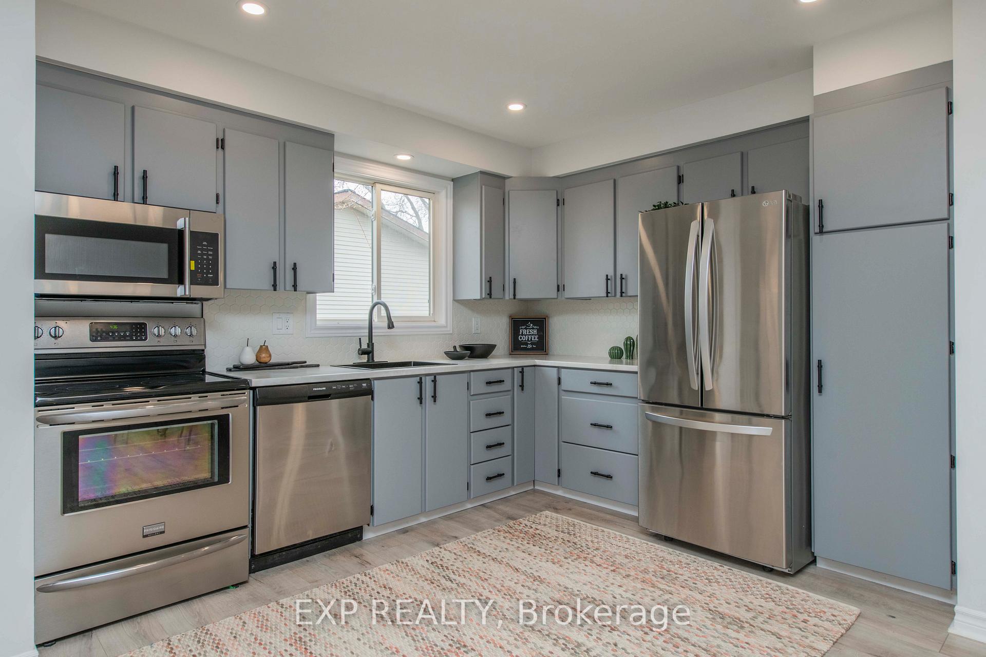 Photo 5 of 15 Kadeer Way, Ottawa, Barrhaven - Knollsbrook — HOMEH