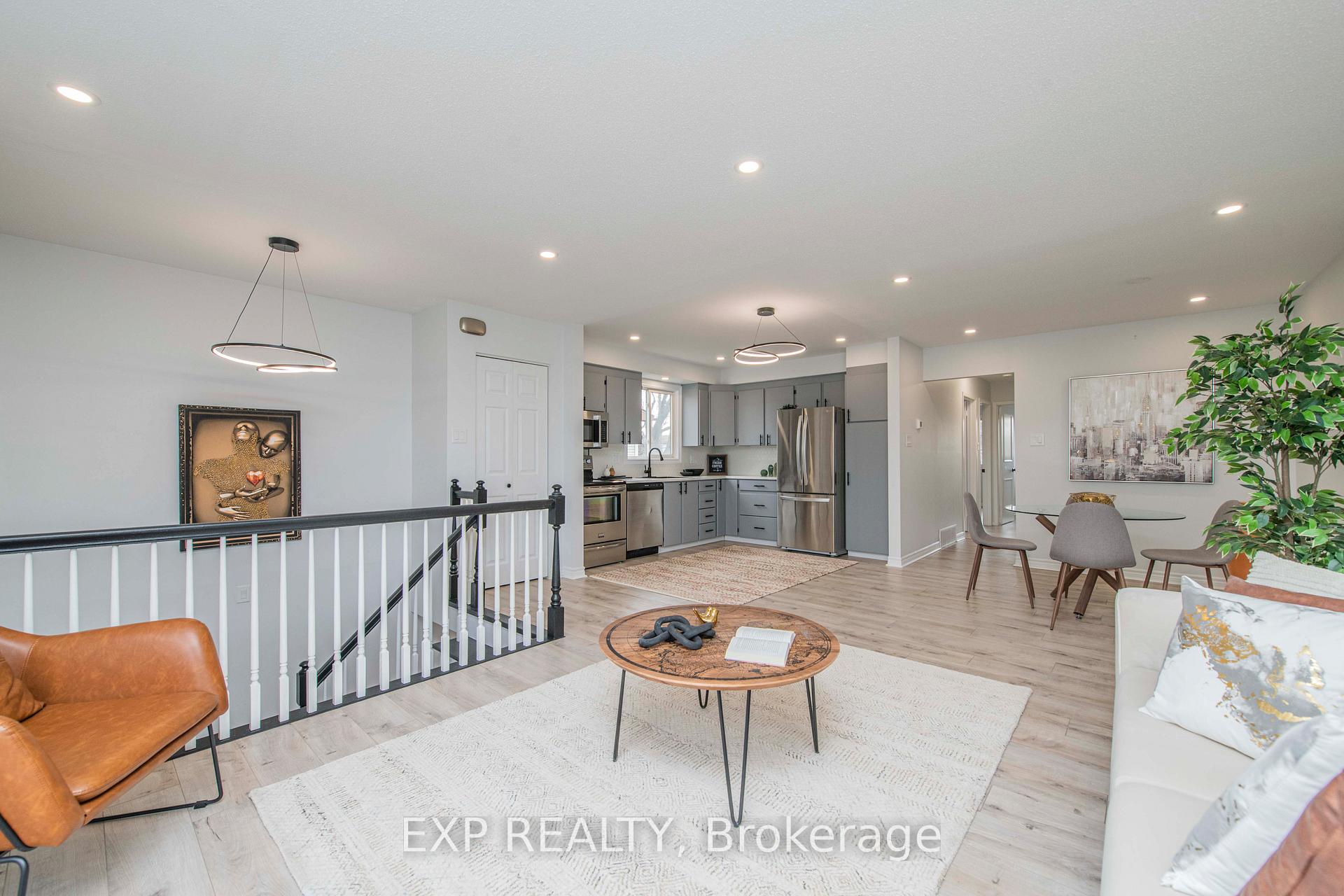 Photo 8 of 15 Kadeer Way, Ottawa, Barrhaven - Knollsbrook — HOMEH
