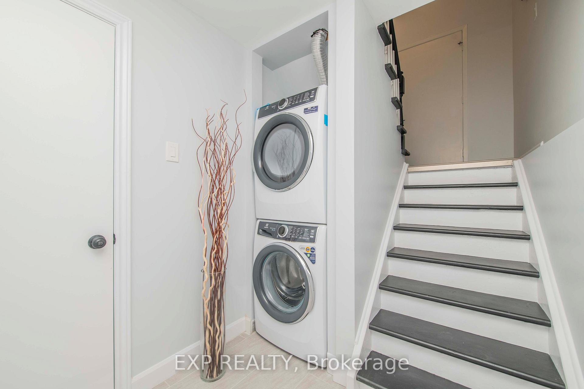 Photo 16 of 15 Kadeer Way, Ottawa, Barrhaven - Knollsbrook — HOMEH