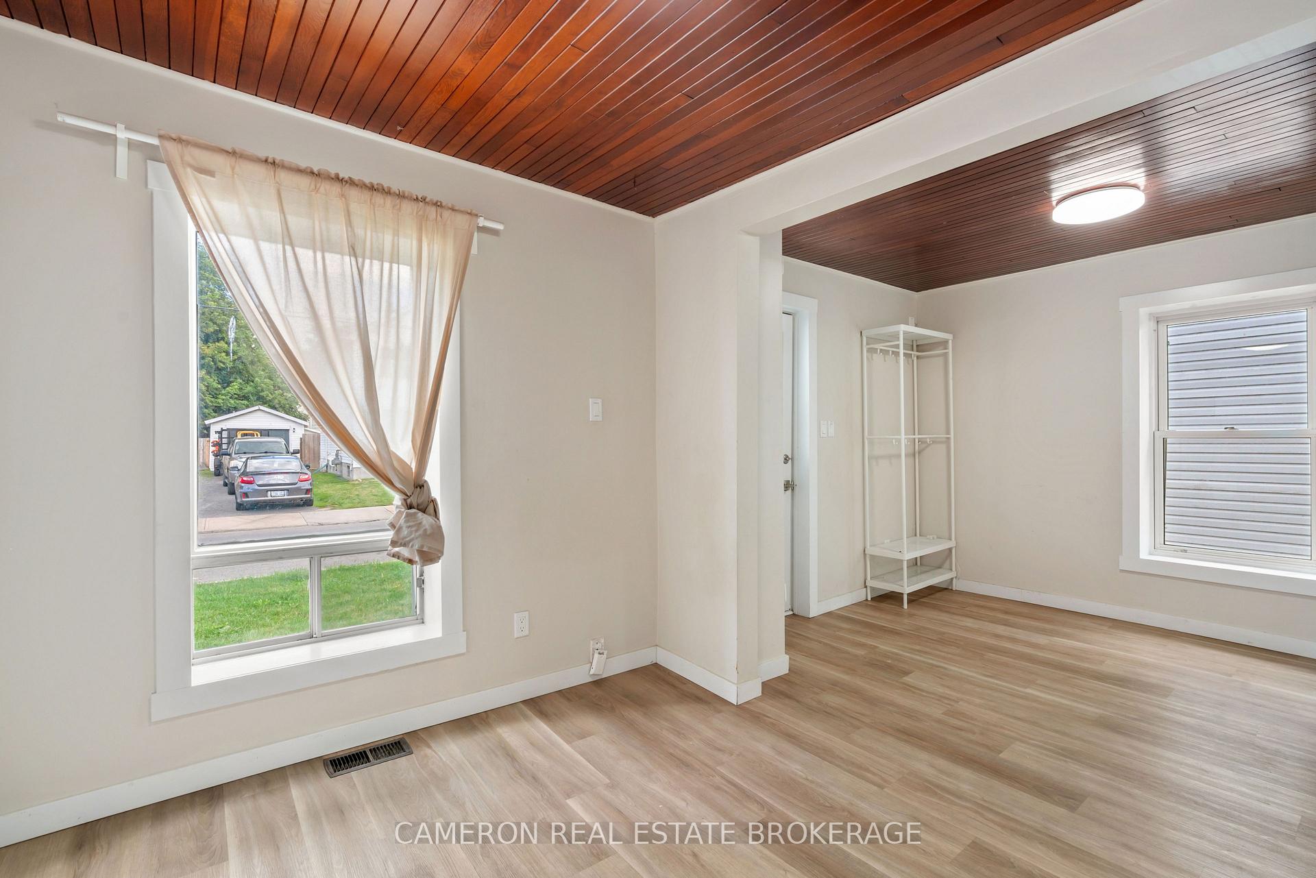 Photo 10 of 37 Cartier Avenue, Cornwall — HOMEH