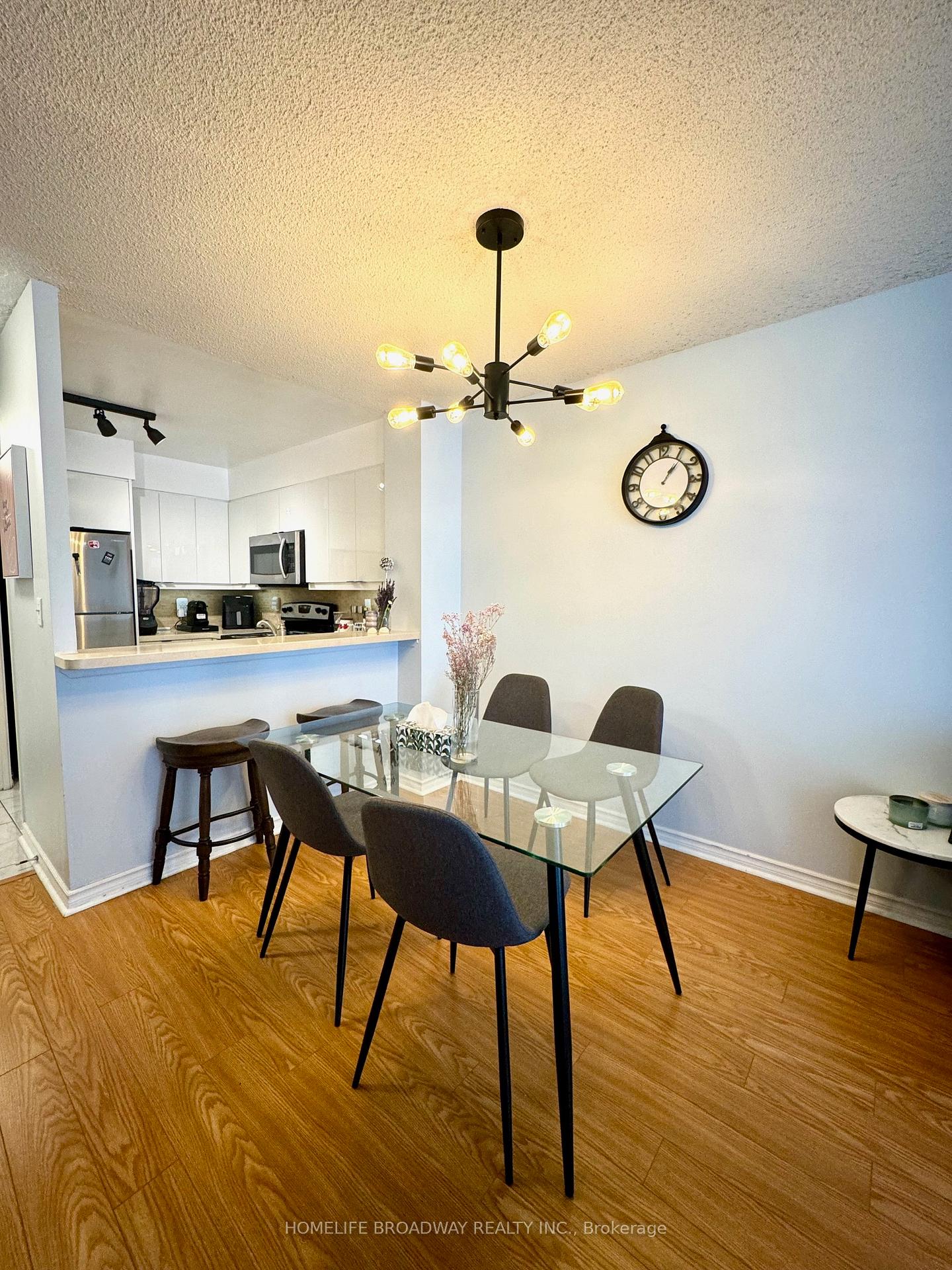 Photo 6 of Unit 809, 7 Carlton Street, Toronto, Church-Yonge Corridor — HOMEH