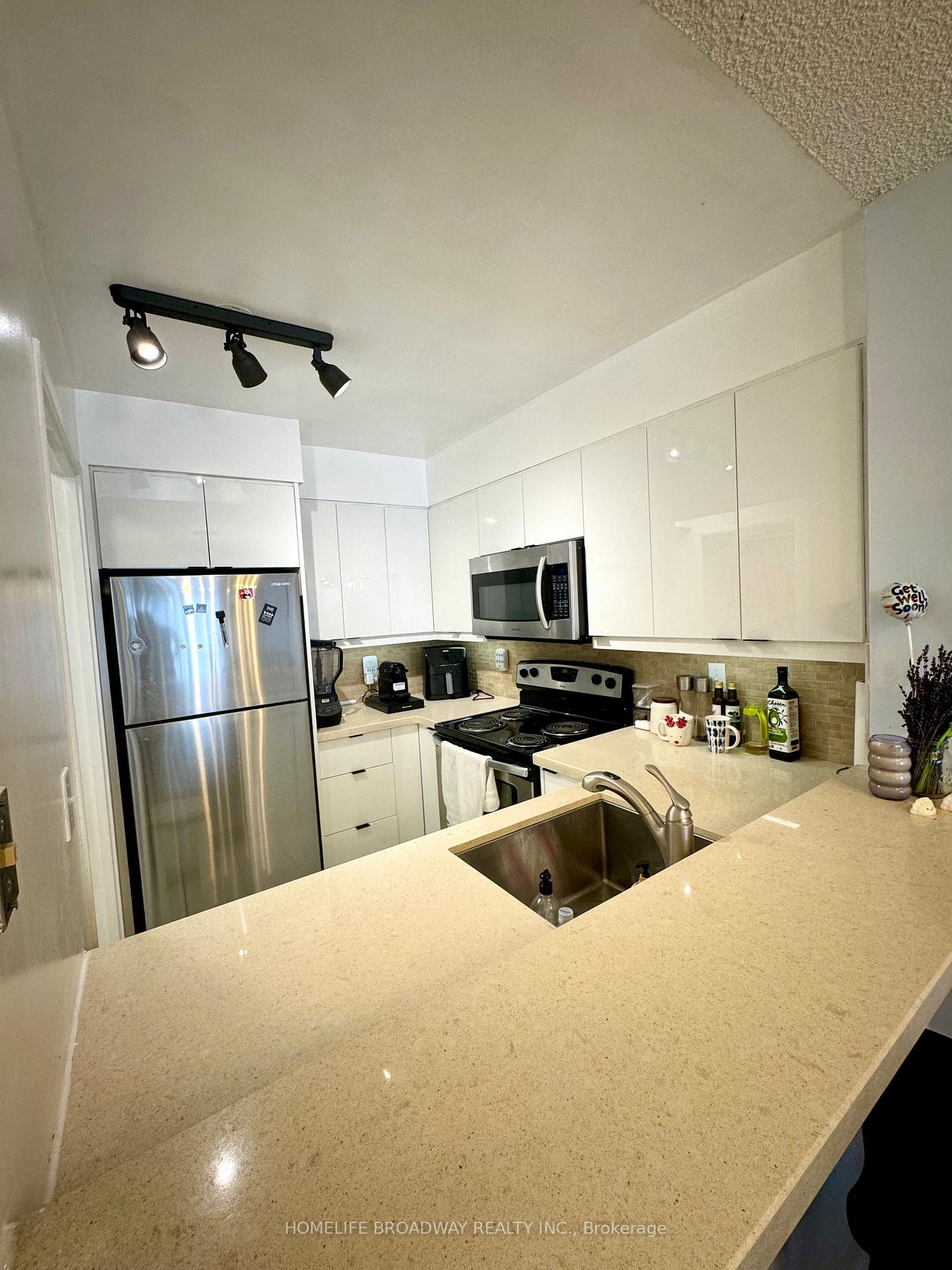 Photo 7 of Unit 809, 7 Carlton Street, Toronto, Church-Yonge Corridor — HOMEH