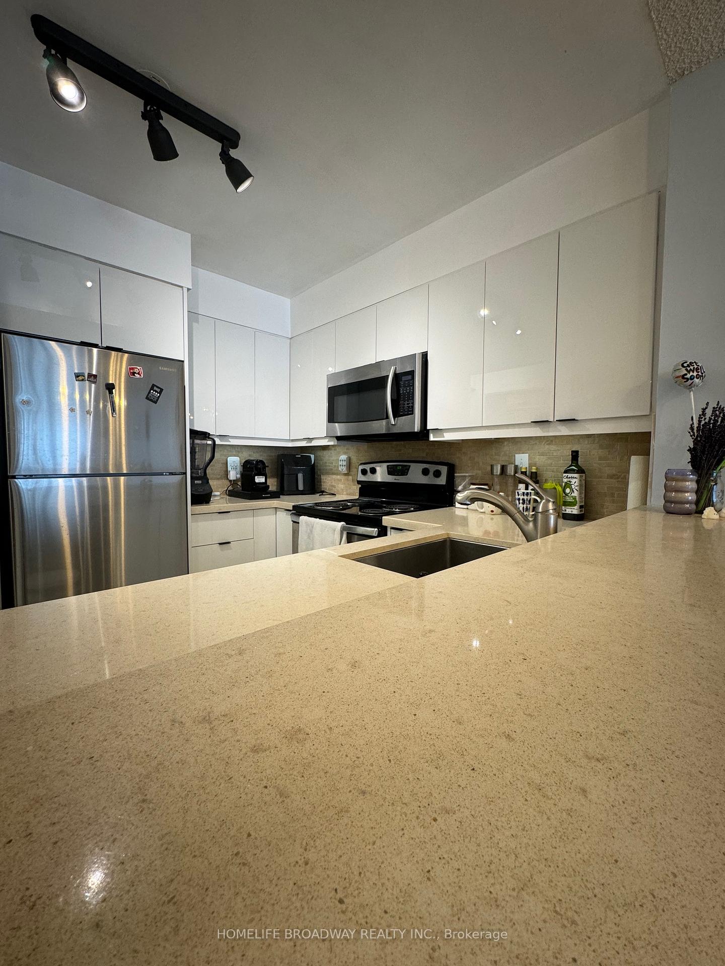 Photo 9 of Unit 809, 7 Carlton Street, Toronto, Church-Yonge Corridor — HOMEH