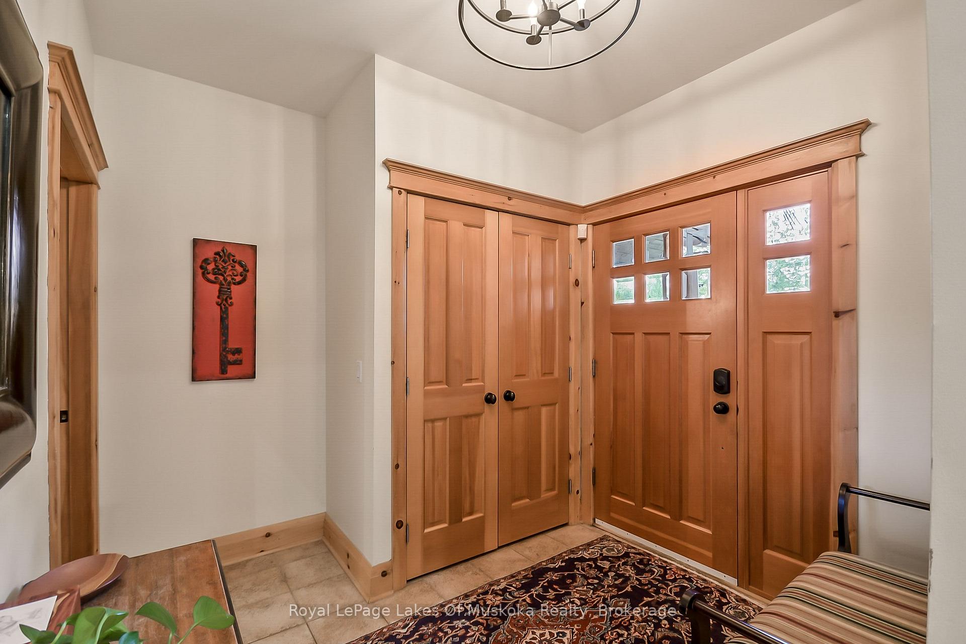 Photo 4 of 465 Alexander Street, Gravenhurst, Muskoka (S) — HOMEH
