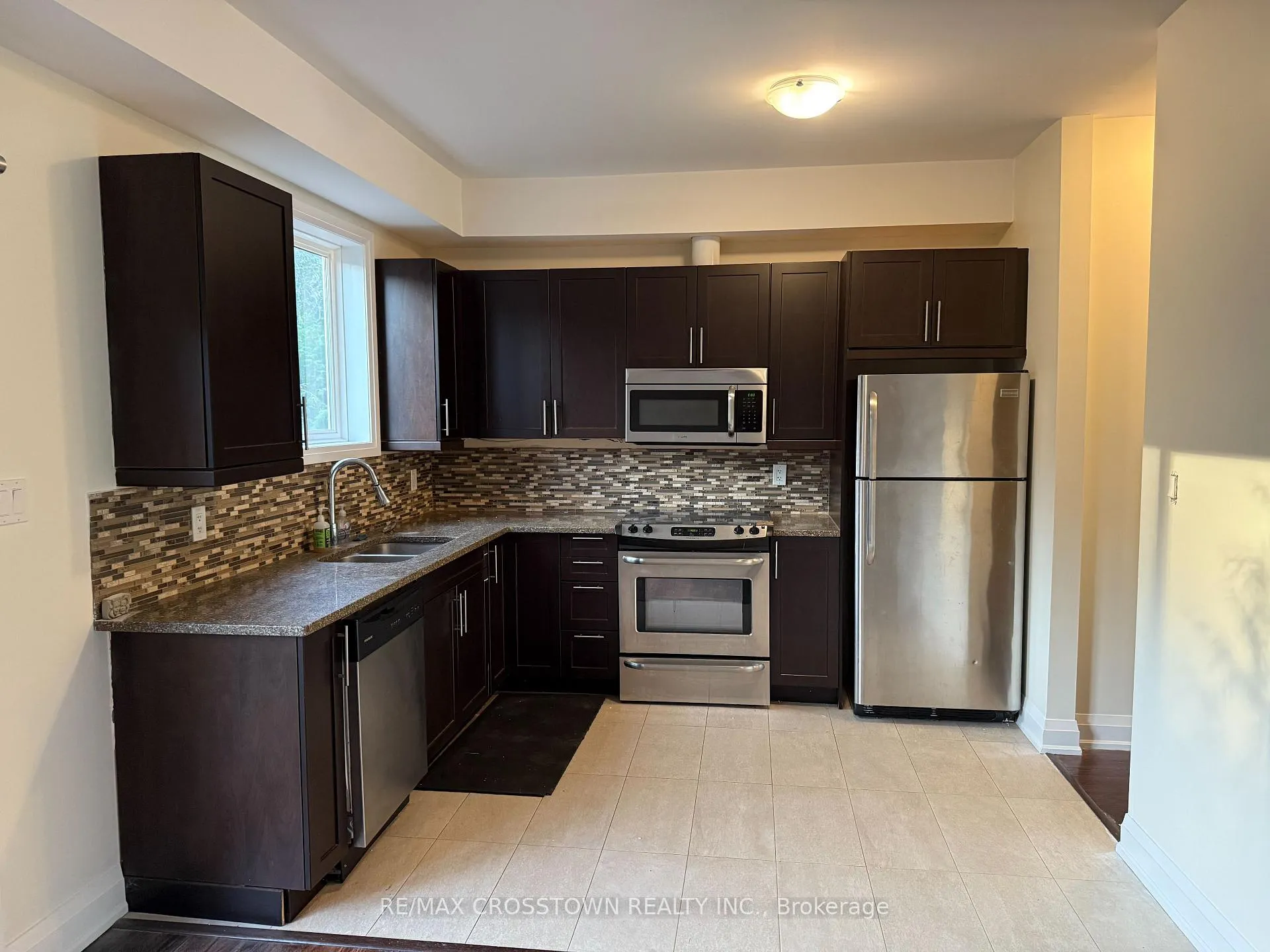 Photo 6 of Unit 5, 376 Blake Street, Barrie, Codrington — HOMEH