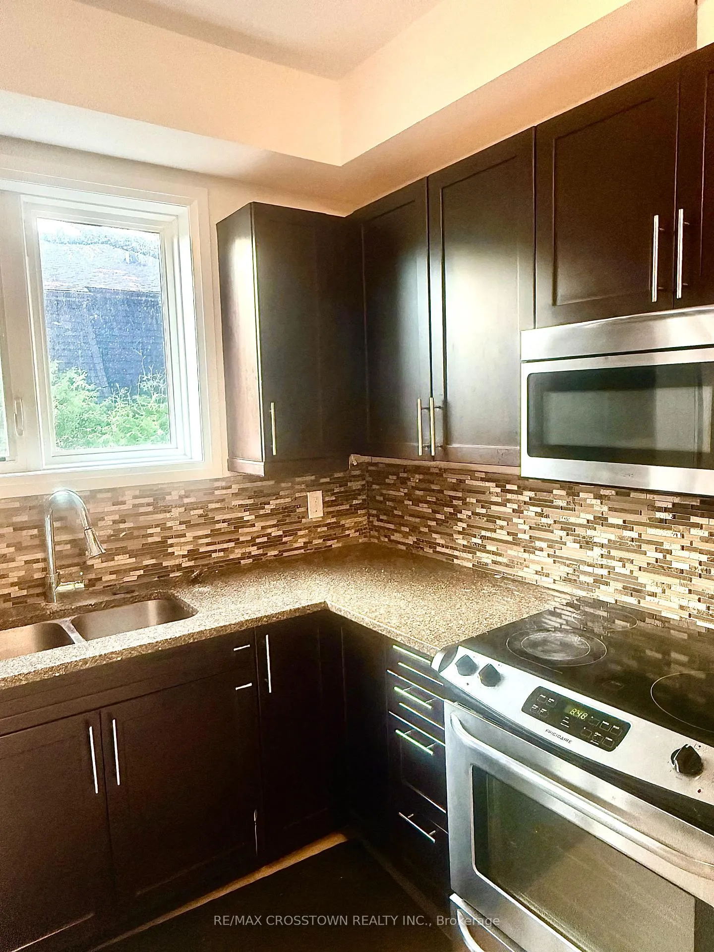 Photo 7 of Unit 5, 376 Blake Street, Barrie, Codrington — HOMEH