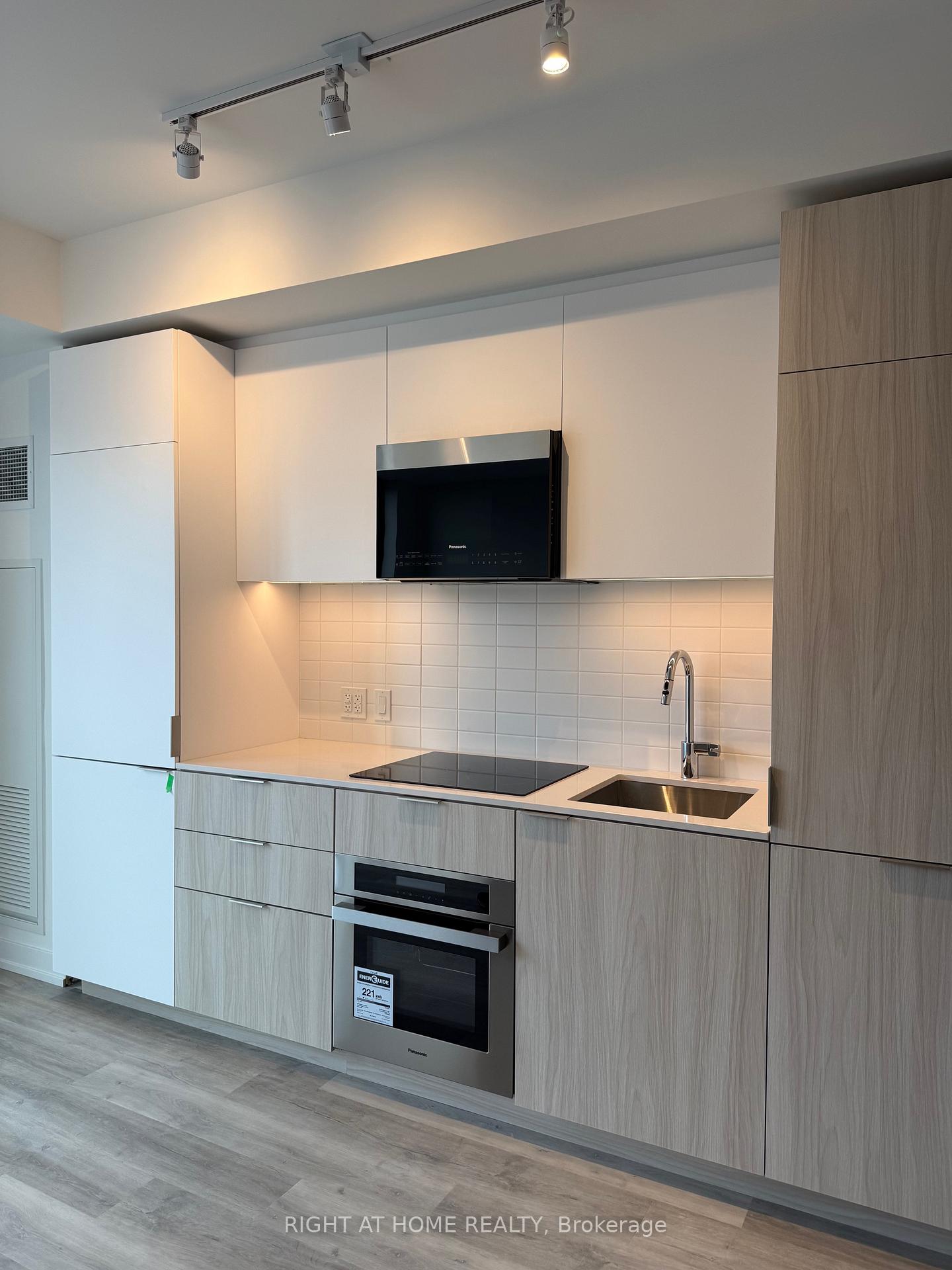 Photo 3 of Unit 826, 28 Eastern Avenue, Toronto, Moss Park — HOMEH