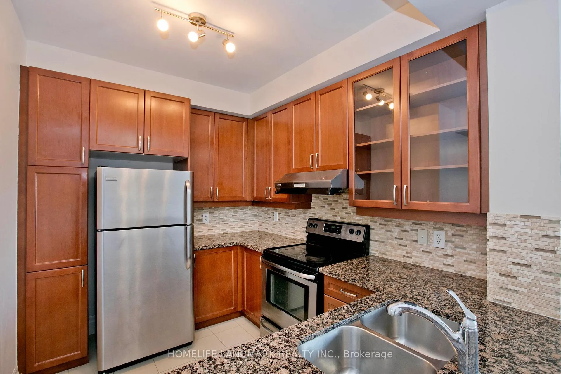 Photo 11 of Unit 307, 151 Upper Duke Crescent, Markham, Unionville — HOMEH