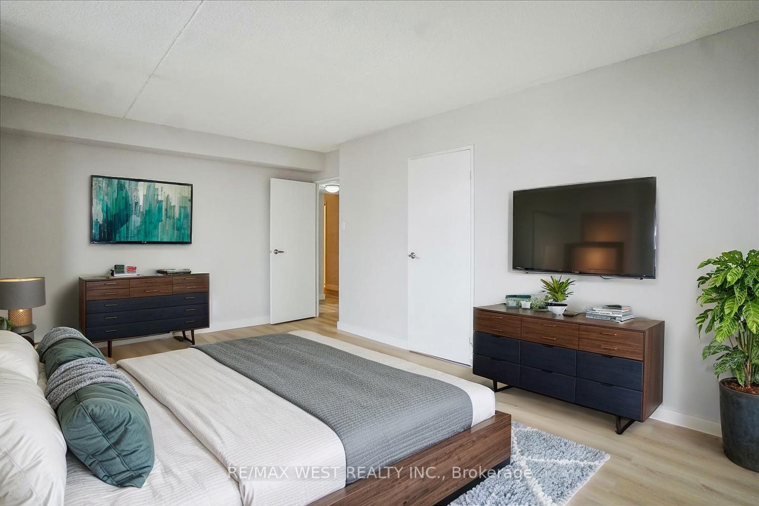 Photo 6 of Unit 402, 1530 Pickering Parkway, Pickering, Town Centre — HOMEH