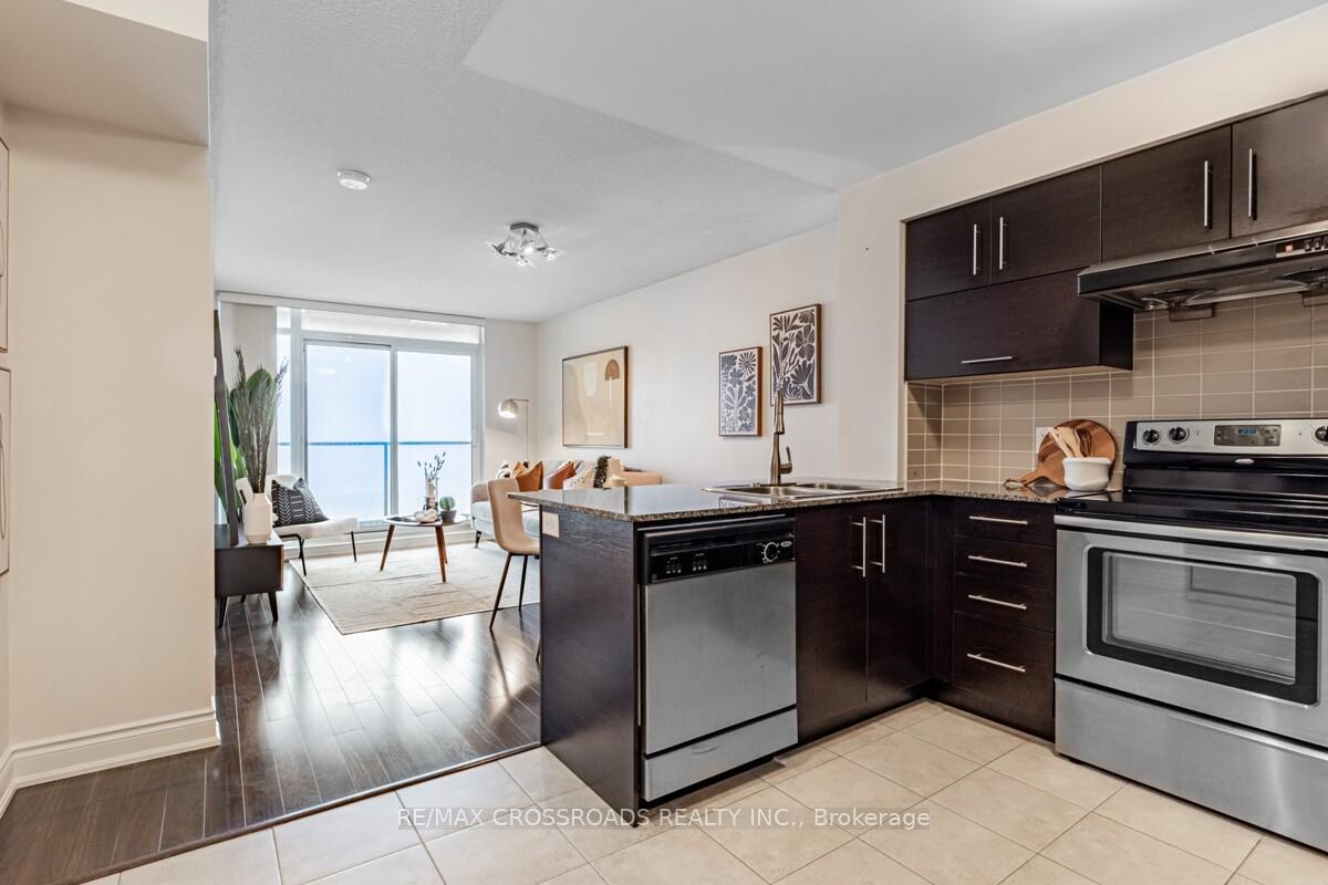 Photo 5 of Unit 909, 253 South Park Road, Markham, Commerce Valley — HOMEH