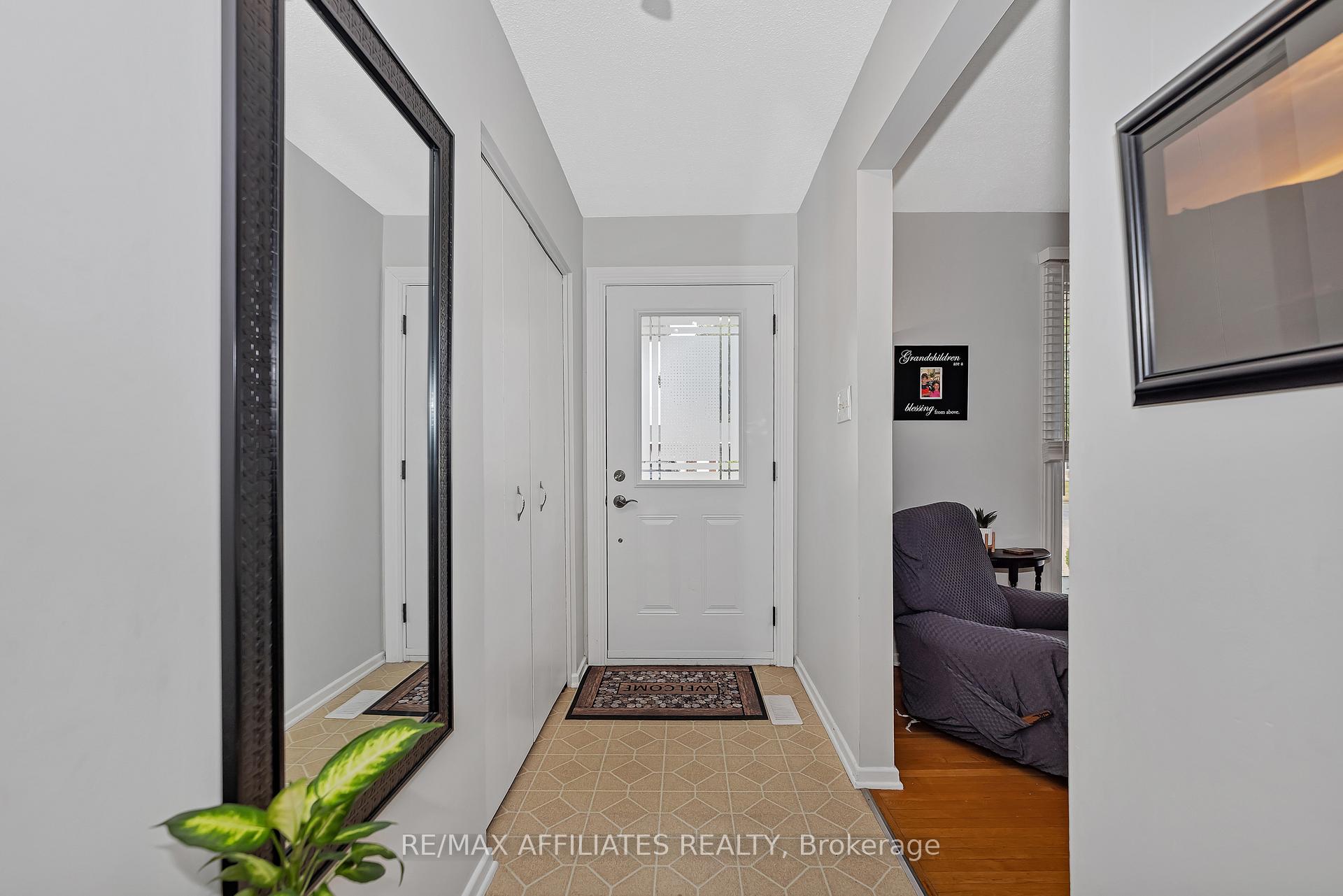 Photo 3 of 11 Tripp Crescent, Ottawa, Barrhaven - Pheasant Run — HOMEH