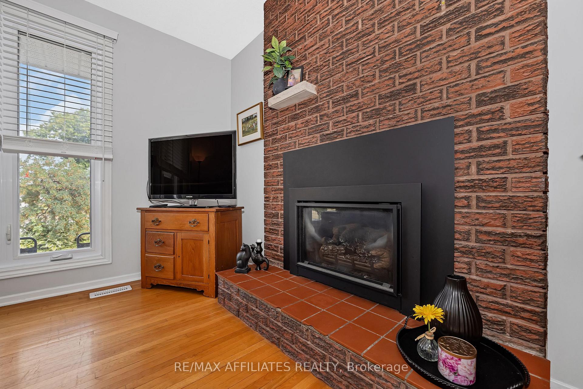 Photo 5 of 11 Tripp Crescent, Ottawa, Barrhaven - Pheasant Run — HOMEH