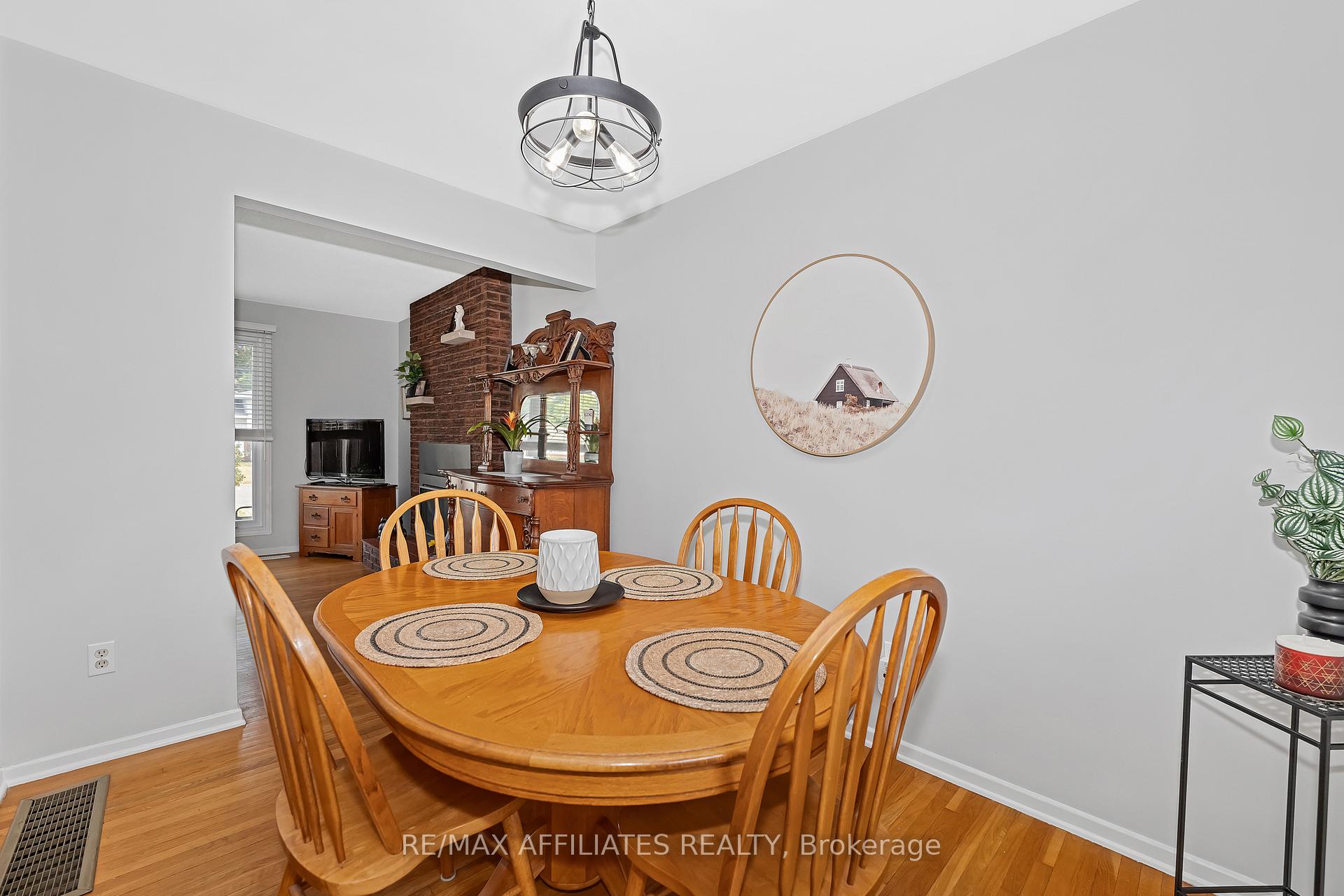 Photo 7 of 11 Tripp Crescent, Ottawa, Barrhaven - Pheasant Run — HOMEH