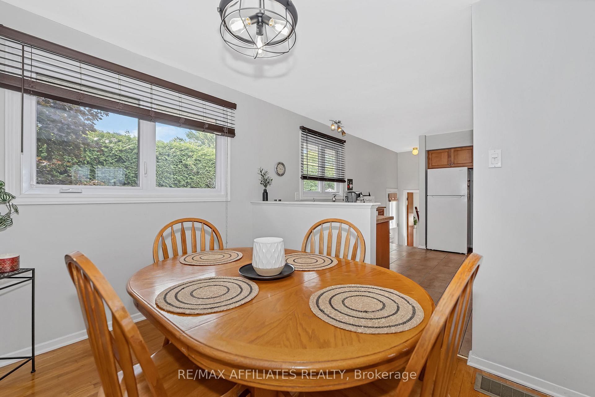 Photo 8 of 11 Tripp Crescent, Ottawa, Barrhaven - Pheasant Run — HOMEH
