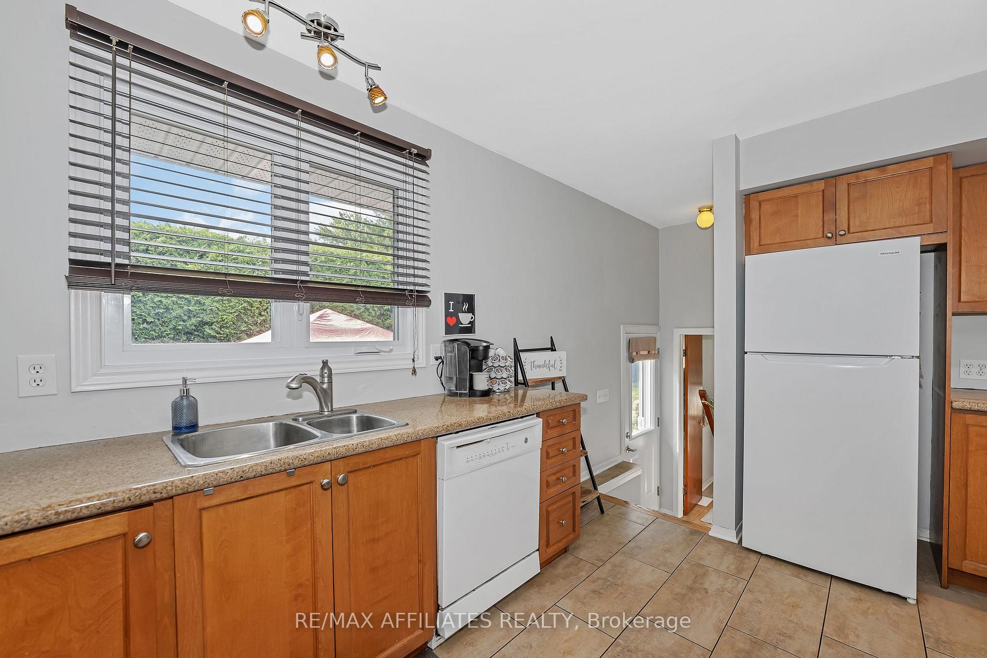 Photo 9 of 11 Tripp Crescent, Ottawa, Barrhaven - Pheasant Run — HOMEH