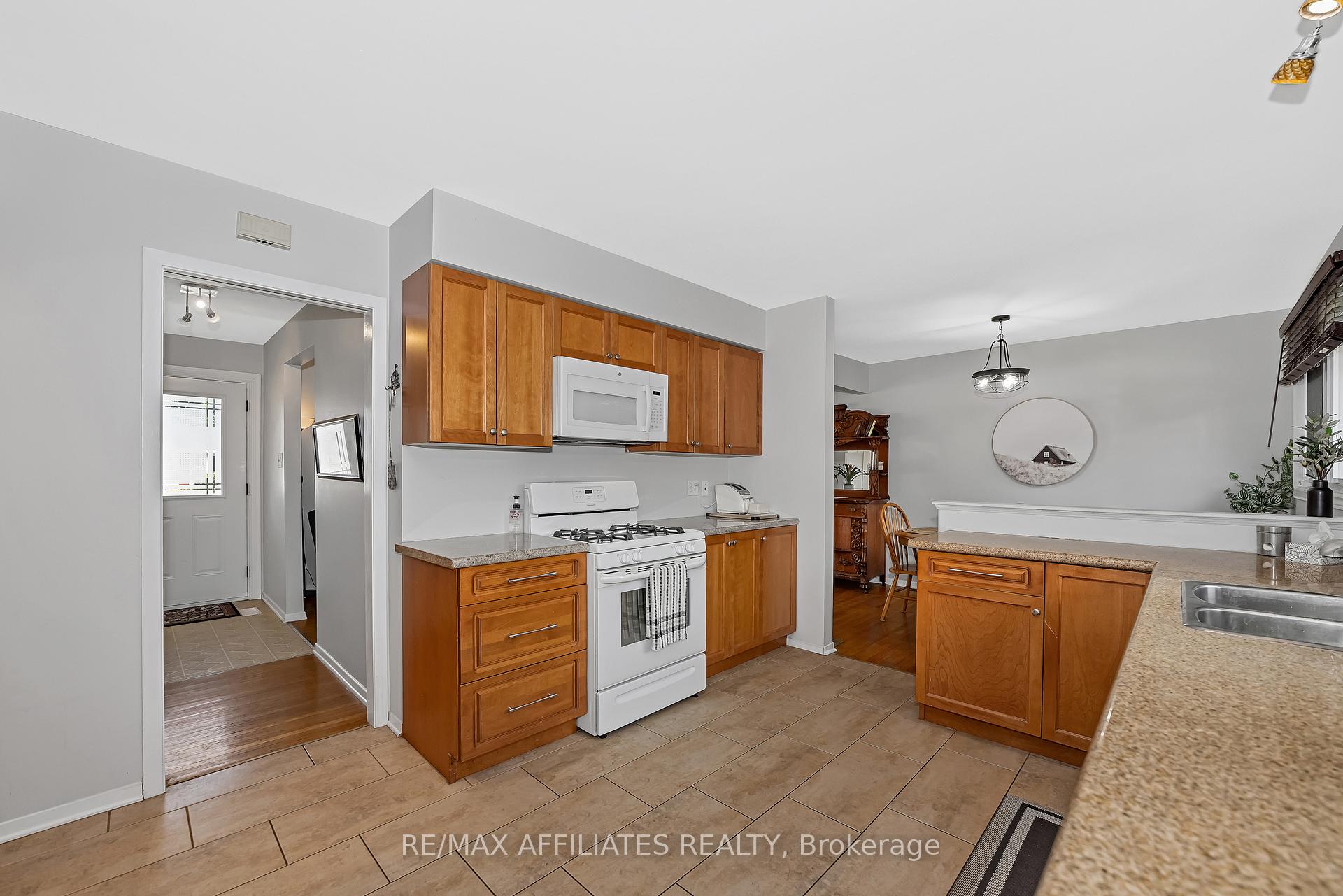 Photo 11 of 11 Tripp Crescent, Ottawa, Barrhaven - Pheasant Run — HOMEH