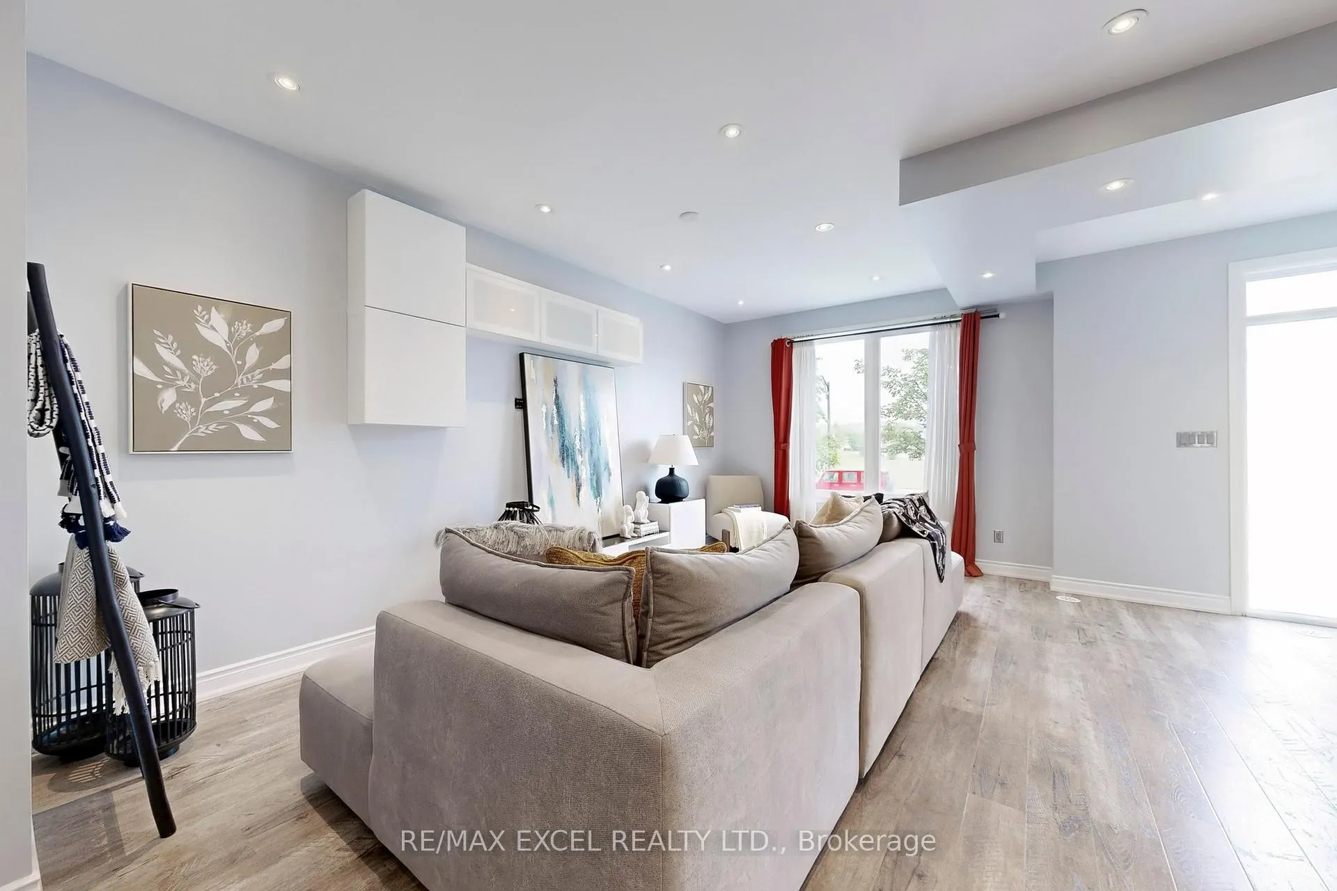 Photo 3 of 76 Unity Gardens Drive, Markham, Village Green-South Unionville — HOMEH