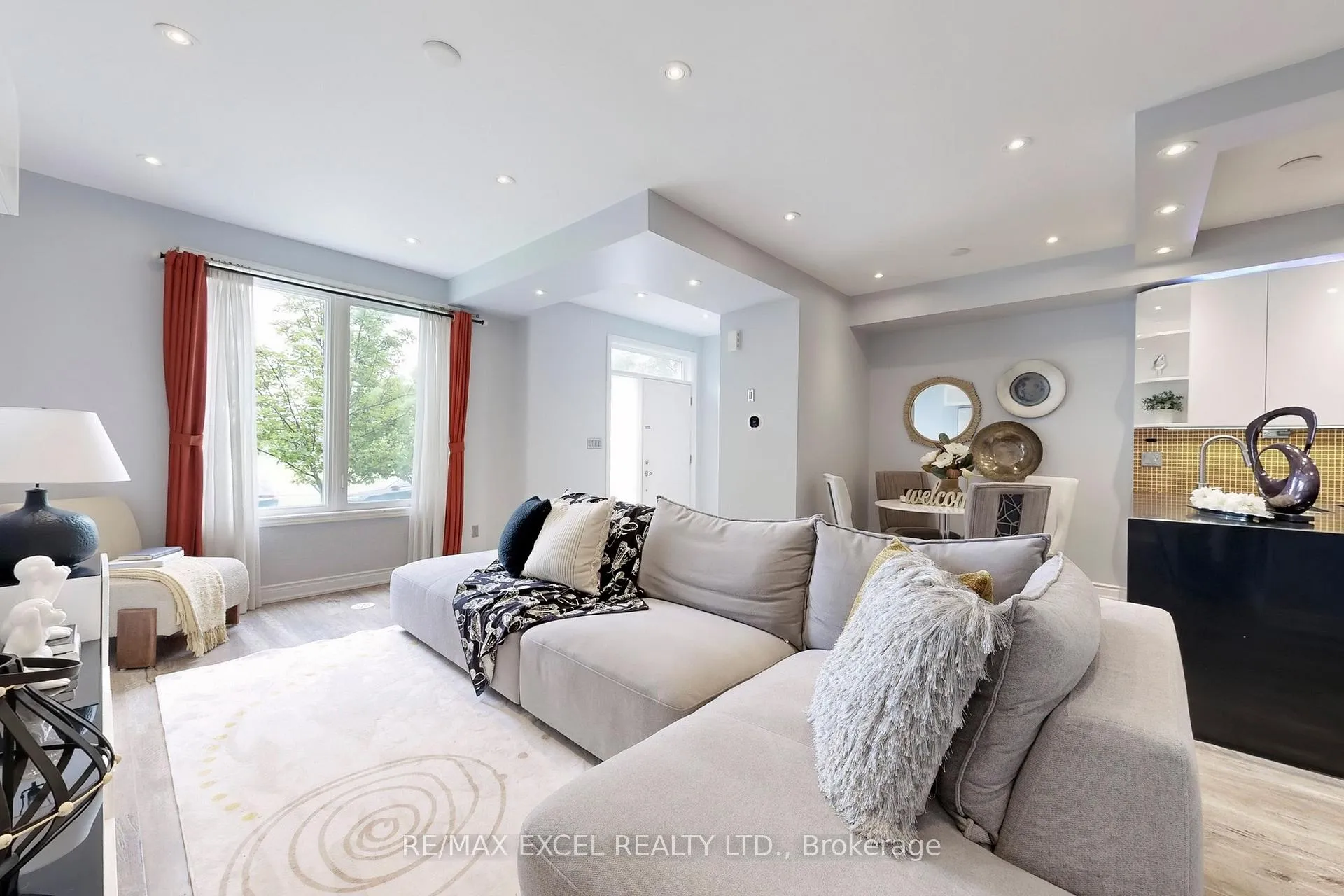 Photo 4 of 76 Unity Gardens Drive, Markham, Village Green-South Unionville — HOMEH