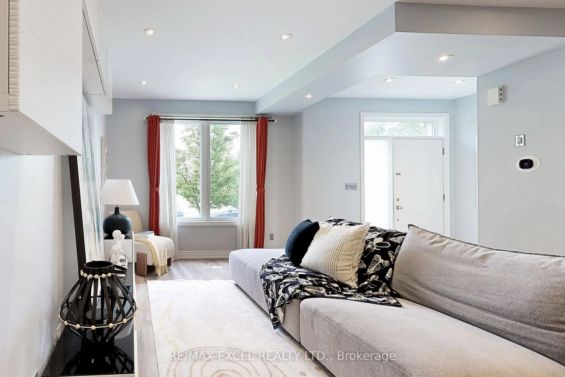 Photo 5 of 76 Unity Gardens Drive, Markham, Village Green-South Unionville — HOMEH
