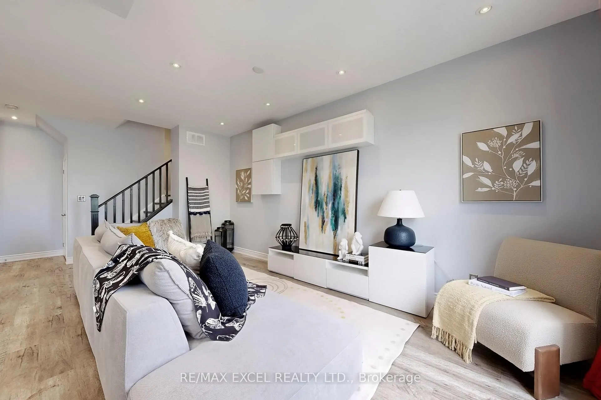 Photo 6 of 76 Unity Gardens Drive, Markham, Village Green-South Unionville — HOMEH