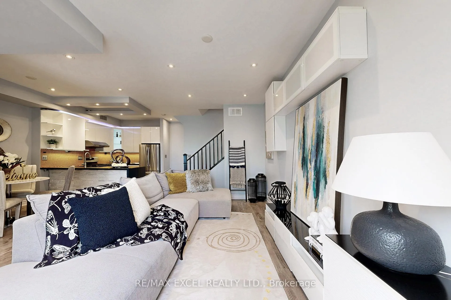 Photo 7 of 76 Unity Gardens Drive, Markham, Village Green-South Unionville — HOMEH