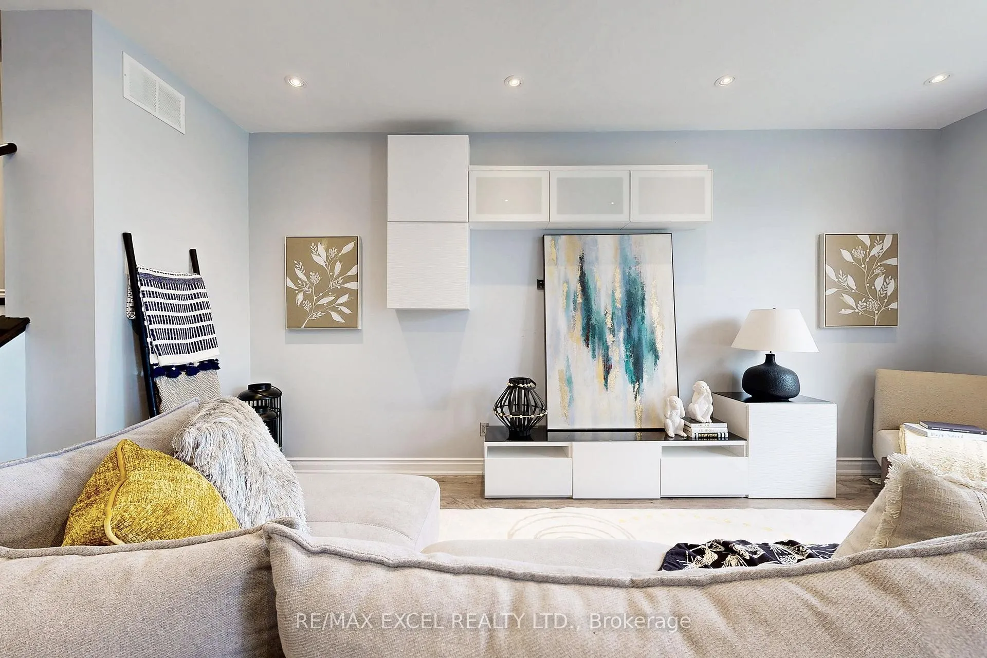 Photo 8 of 76 Unity Gardens Drive, Markham, Village Green-South Unionville — HOMEH