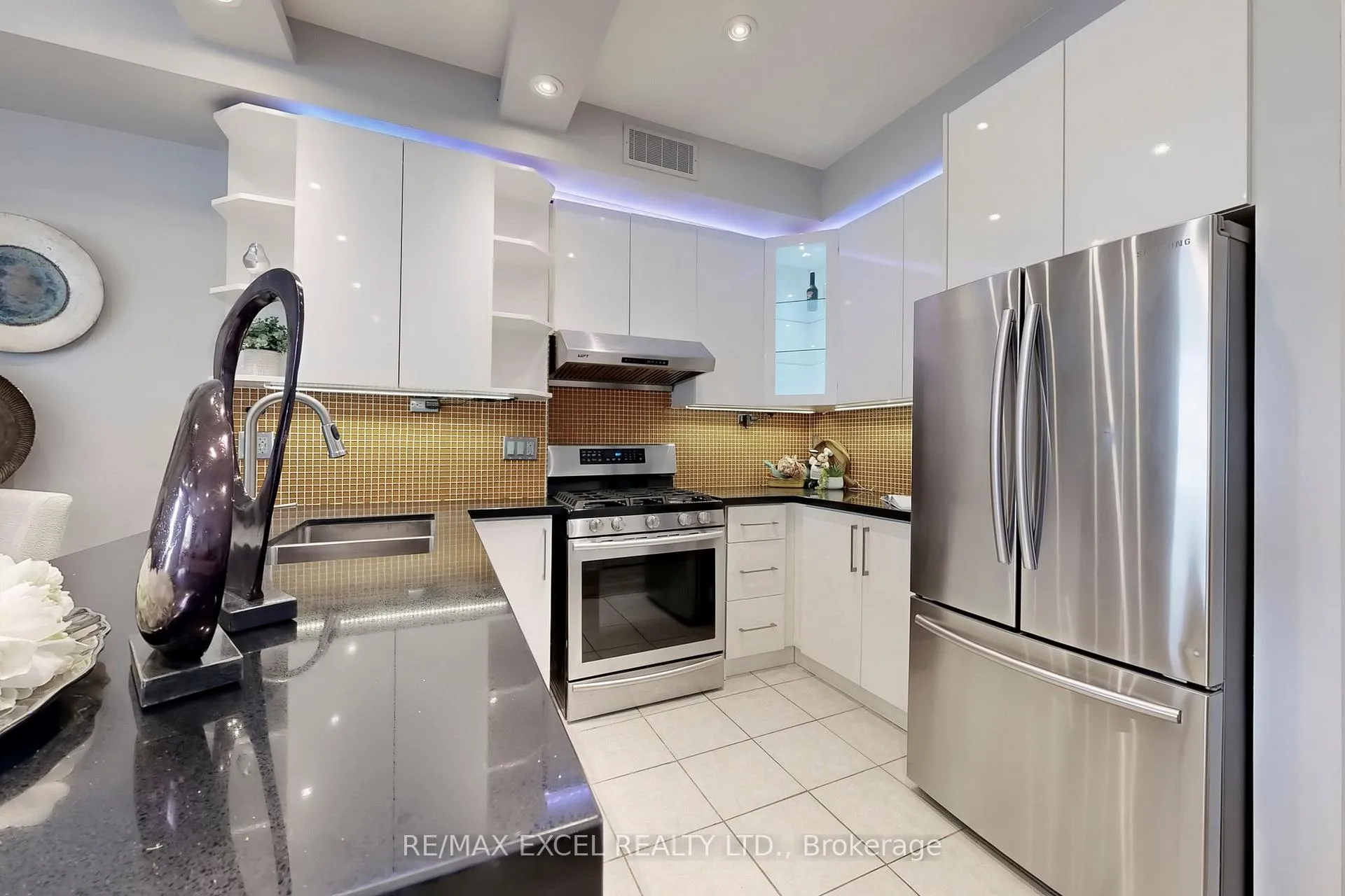 Photo 9 of 76 Unity Gardens Drive, Markham, Village Green-South Unionville — HOMEH