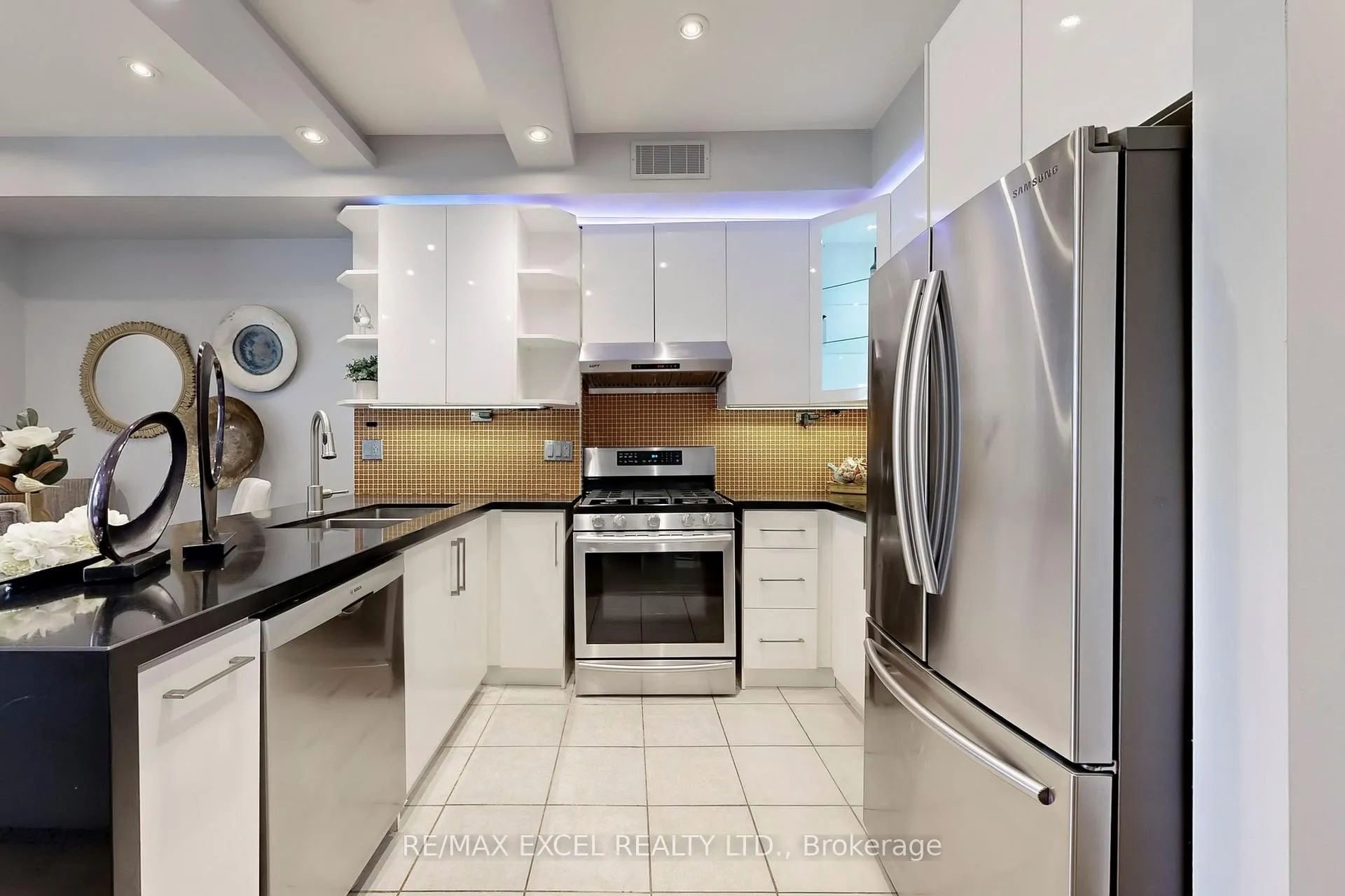 Photo 11 of 76 Unity Gardens Drive, Markham, Village Green-South Unionville — HOMEH