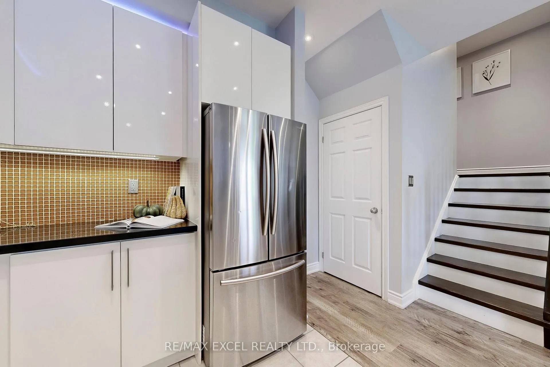 Photo 12 of 76 Unity Gardens Drive, Markham, Village Green-South Unionville — HOMEH