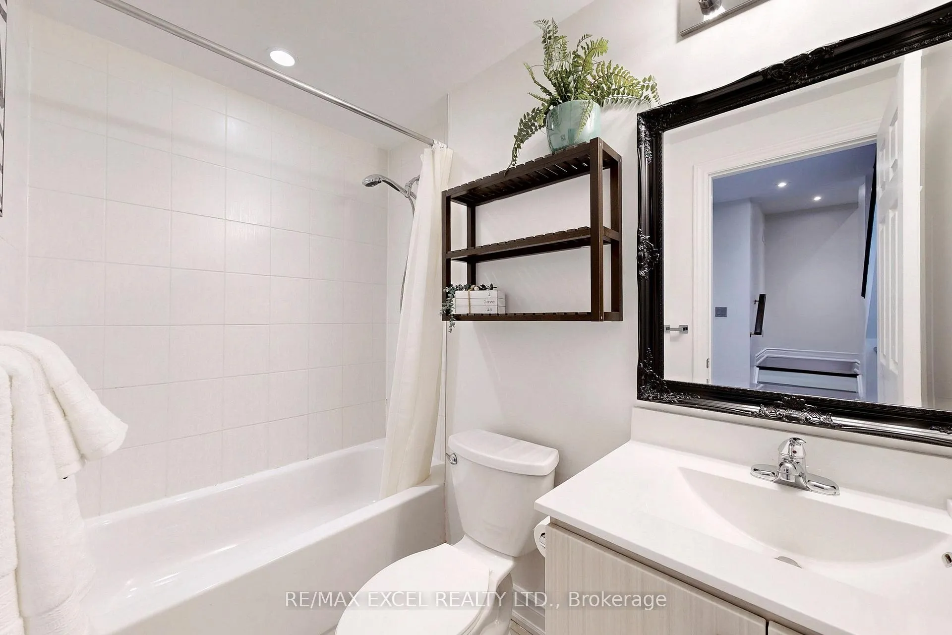 Photo 27 of 76 Unity Gardens Drive, Markham, Village Green-South Unionville — HOMEH