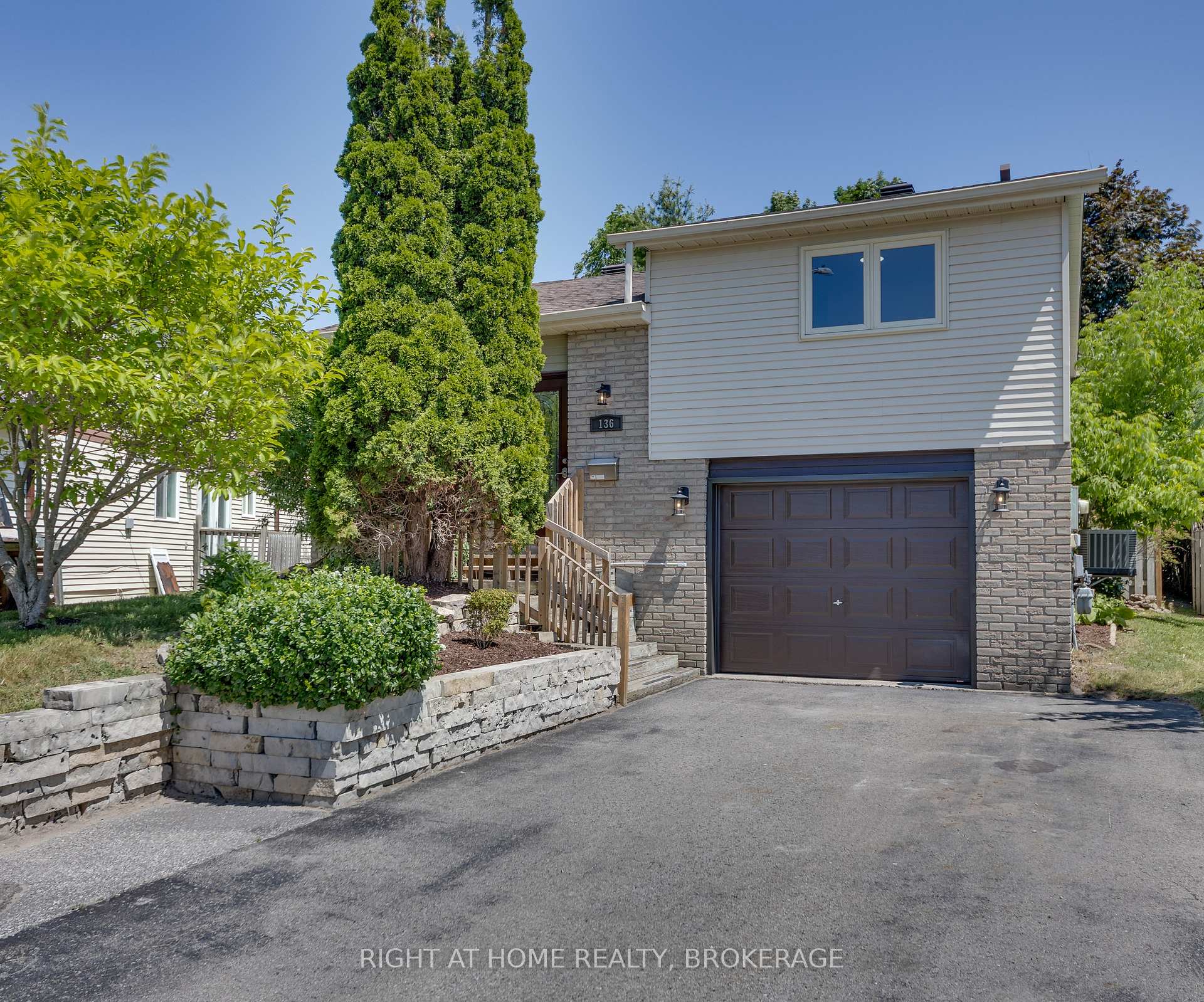 Photo 1 of 136 Hickling Trail, Barrie, Grove East — HOMEH