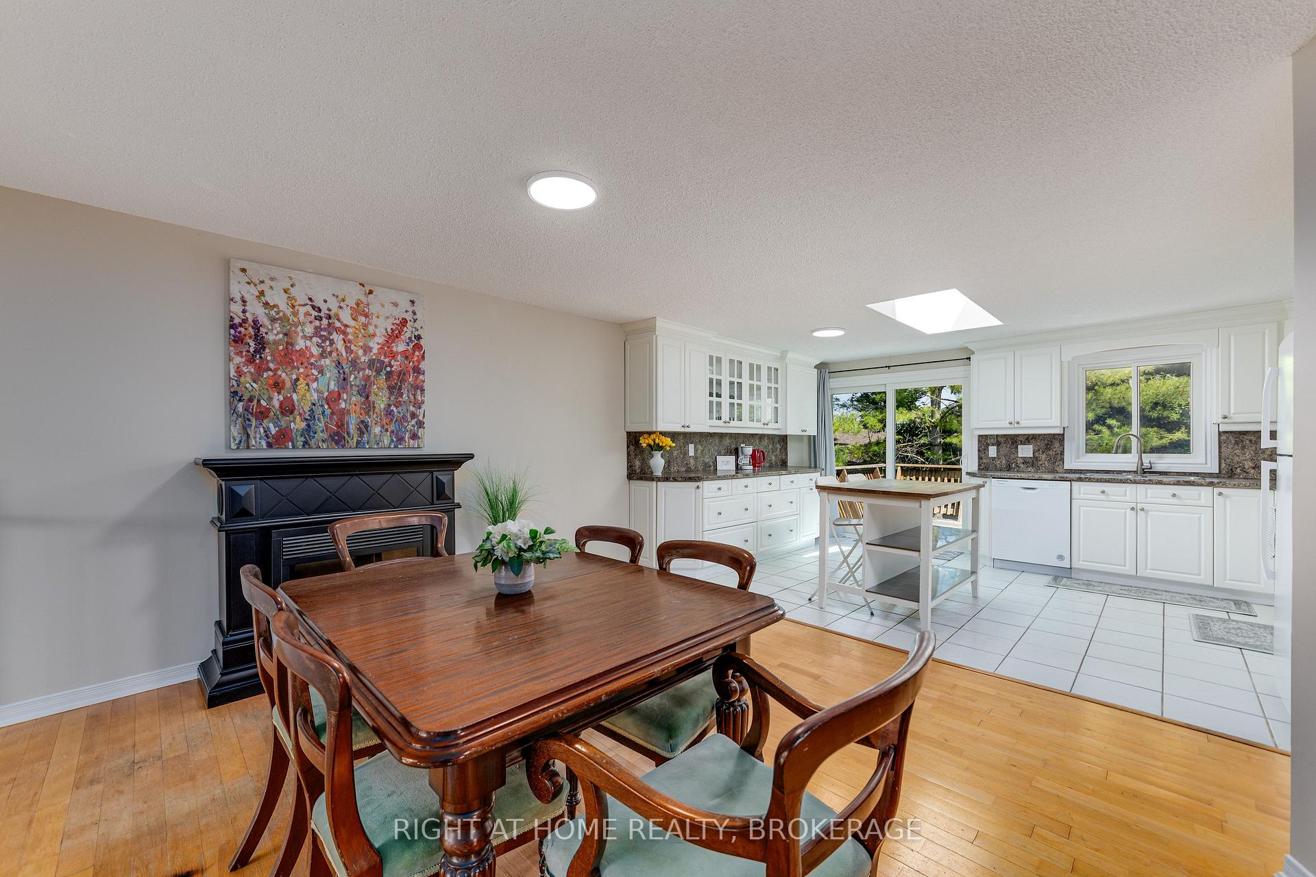 Photo 6 of 136 Hickling Trail, Barrie, Grove East — HOMEH