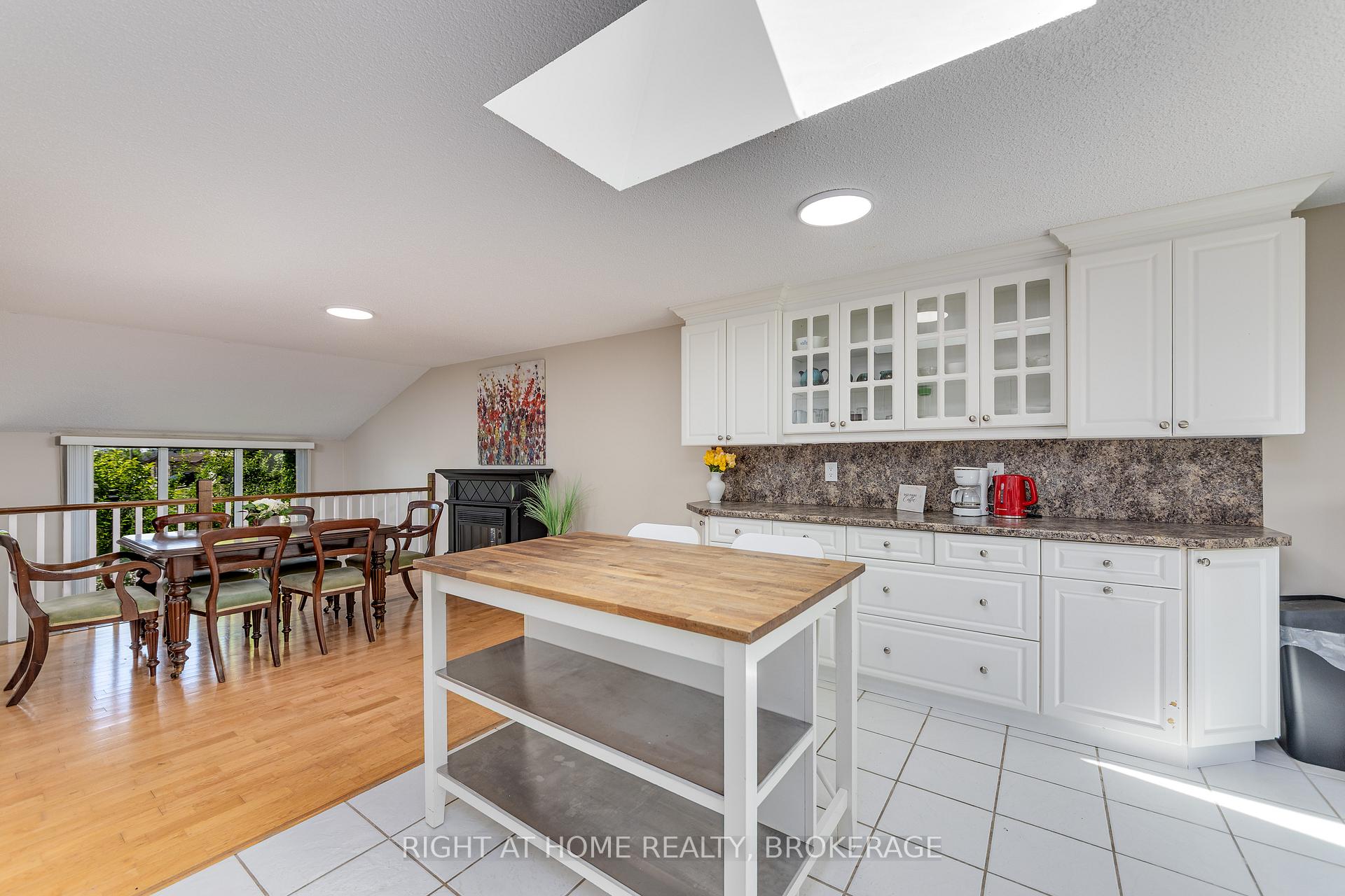 Photo 7 of 136 Hickling Trail, Barrie, Grove East — HOMEH