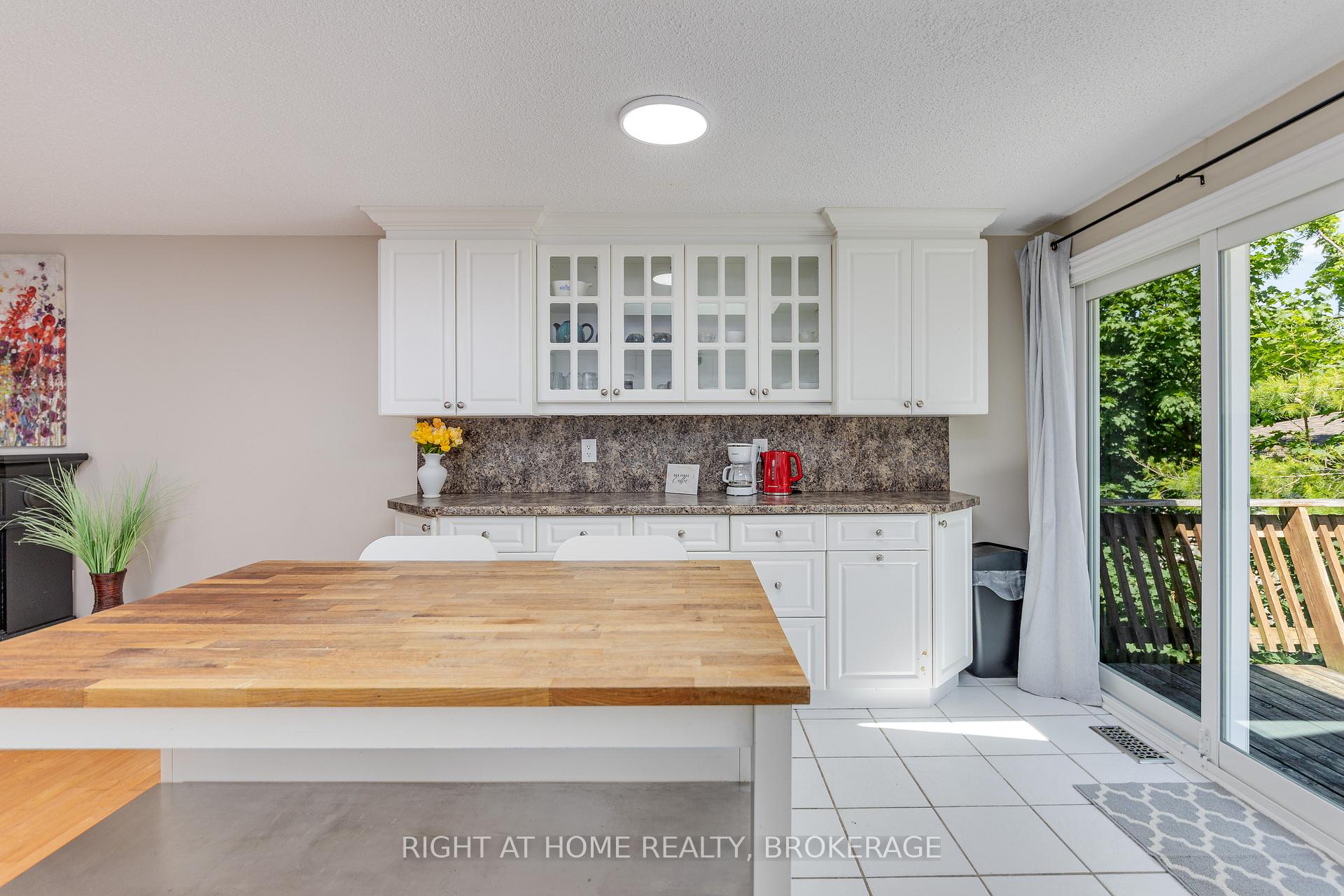 Photo 8 of 136 Hickling Trail, Barrie, Grove East — HOMEH