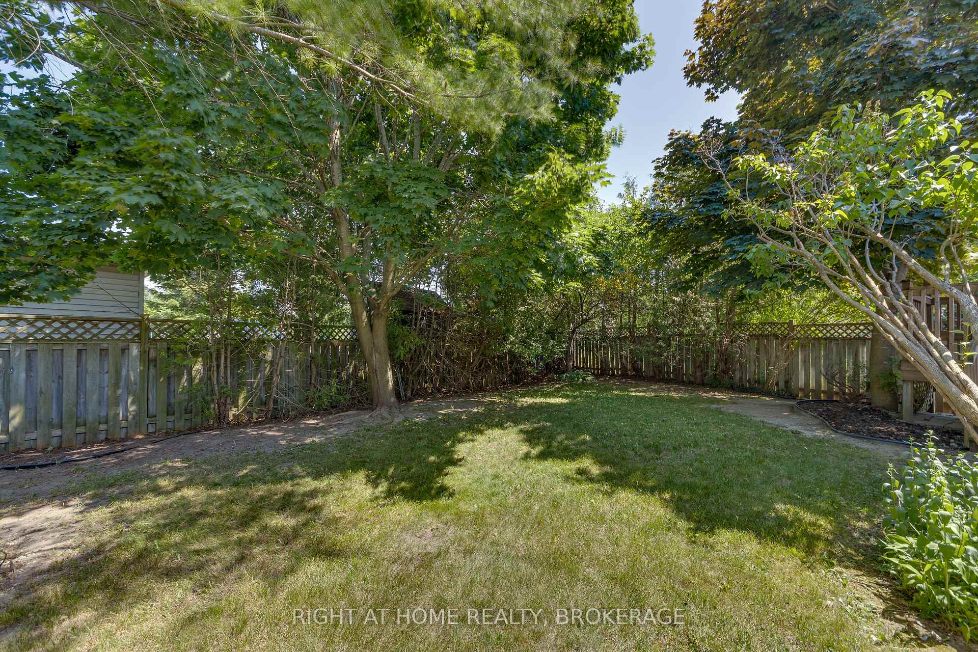 Photo 13 of 136 Hickling Trail, Barrie, Grove East — HOMEH