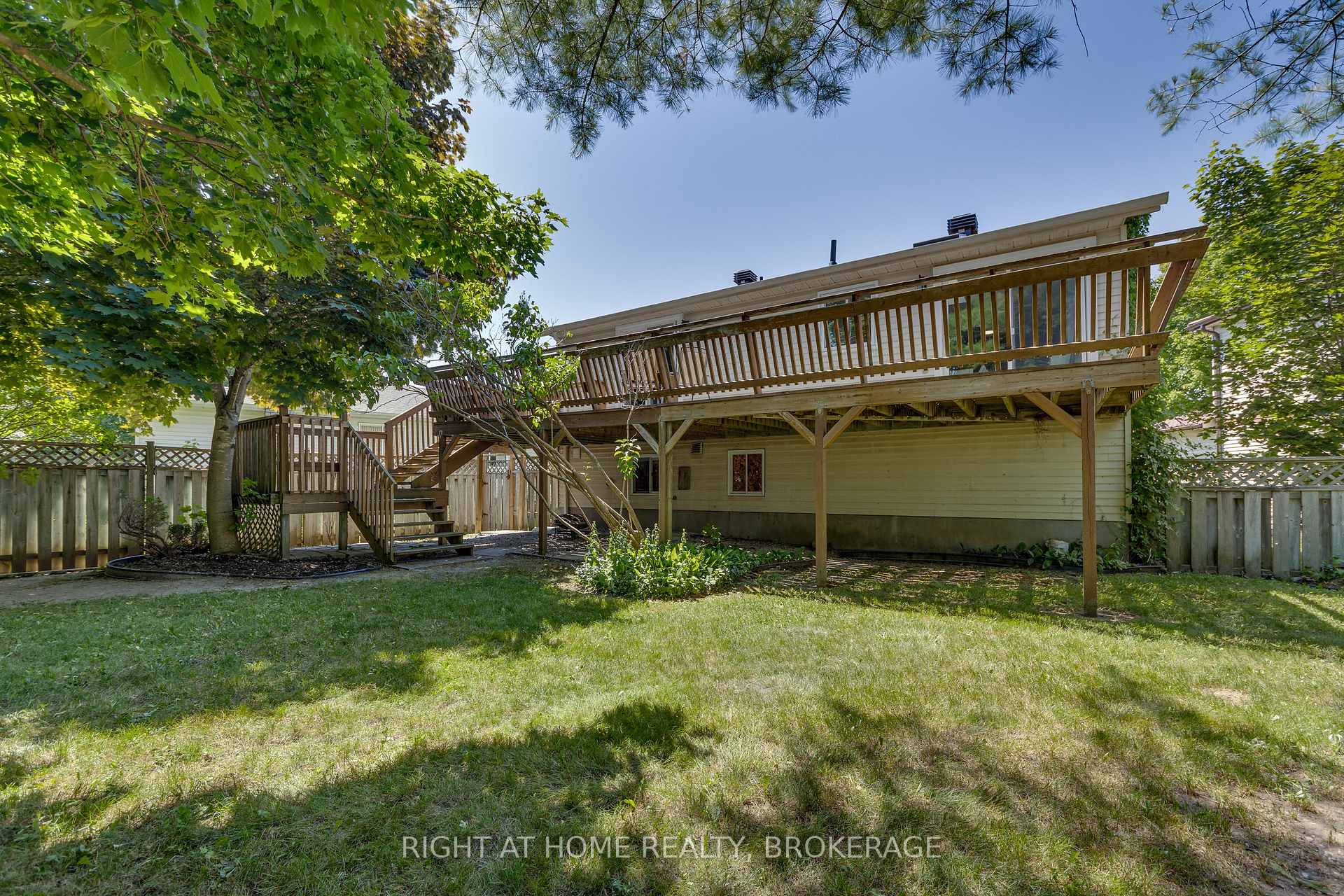 Photo 15 of 136 Hickling Trail, Barrie, Grove East — HOMEH