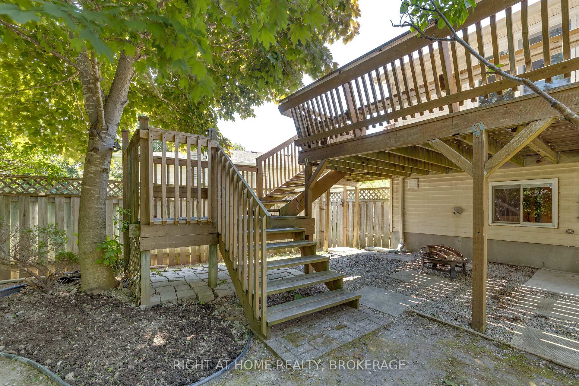 Photo 16 of 136 Hickling Trail, Barrie, Grove East — HOMEH
