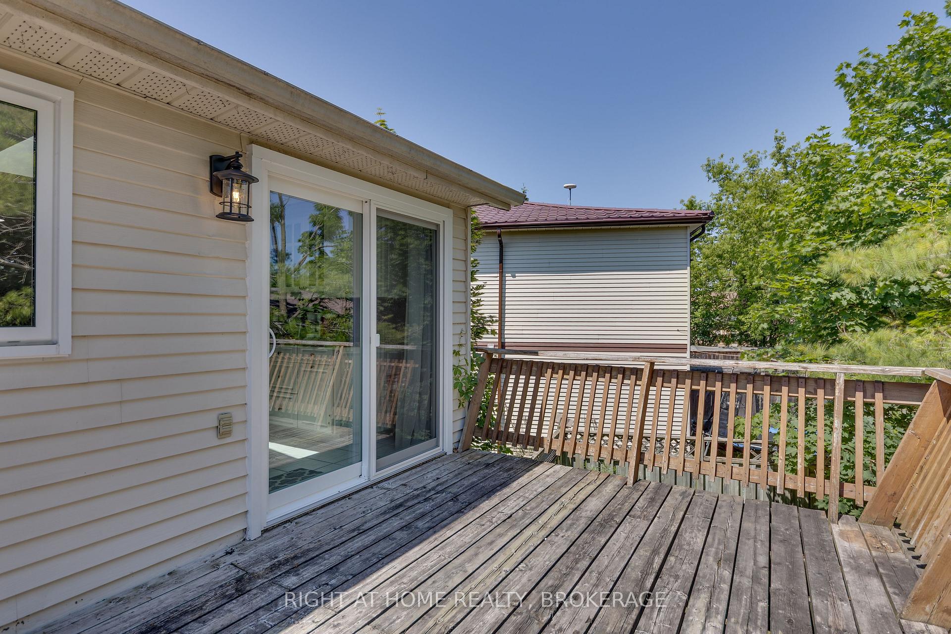 Photo 17 of 136 Hickling Trail, Barrie, Grove East — HOMEH