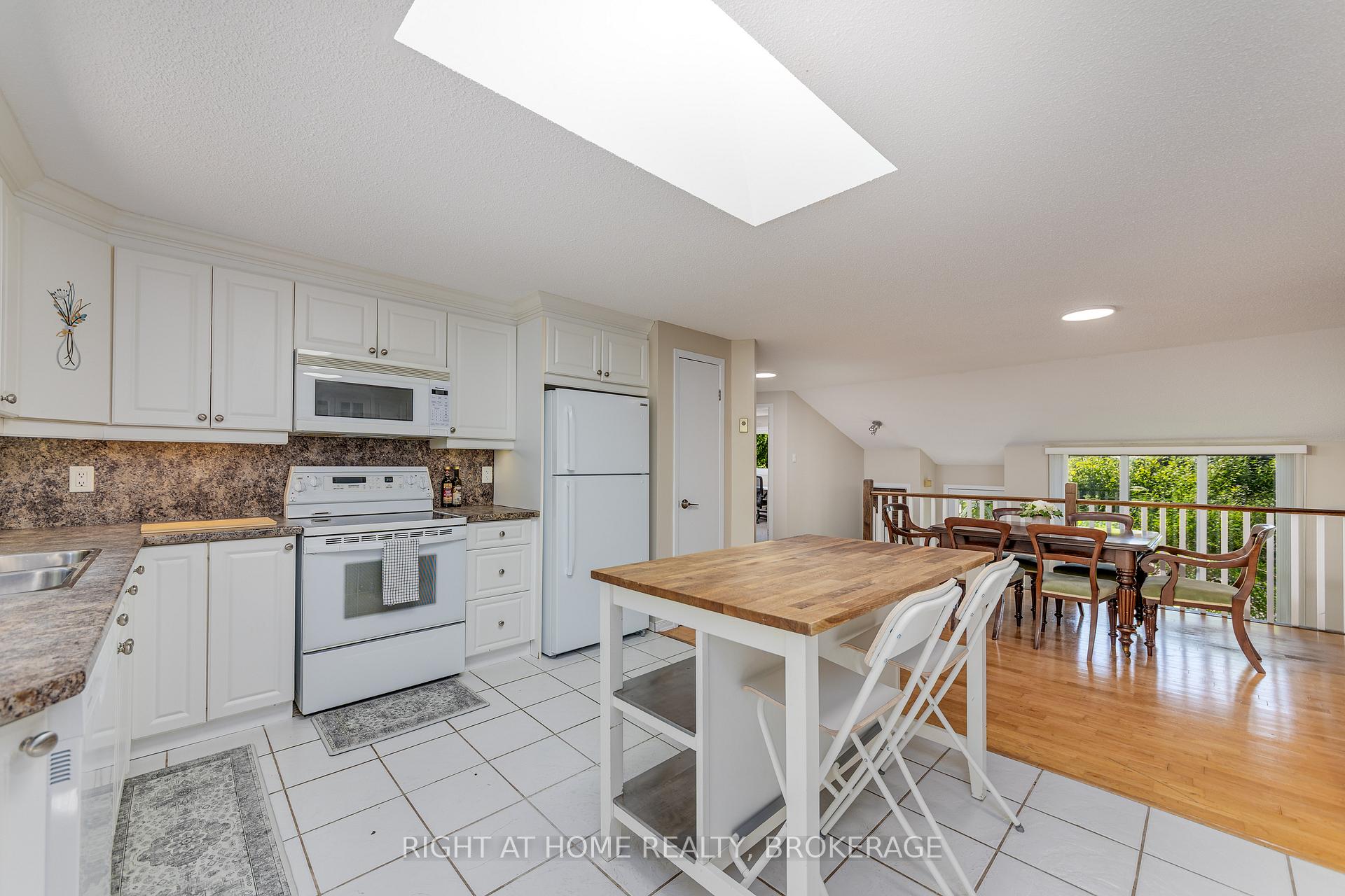 Photo 20 of 136 Hickling Trail, Barrie, Grove East — HOMEH