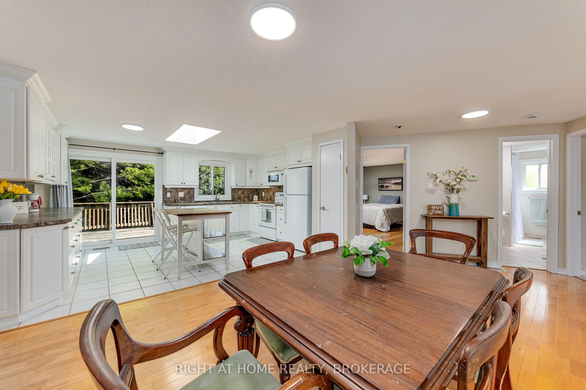 Photo 21 of 136 Hickling Trail, Barrie, Grove East — HOMEH